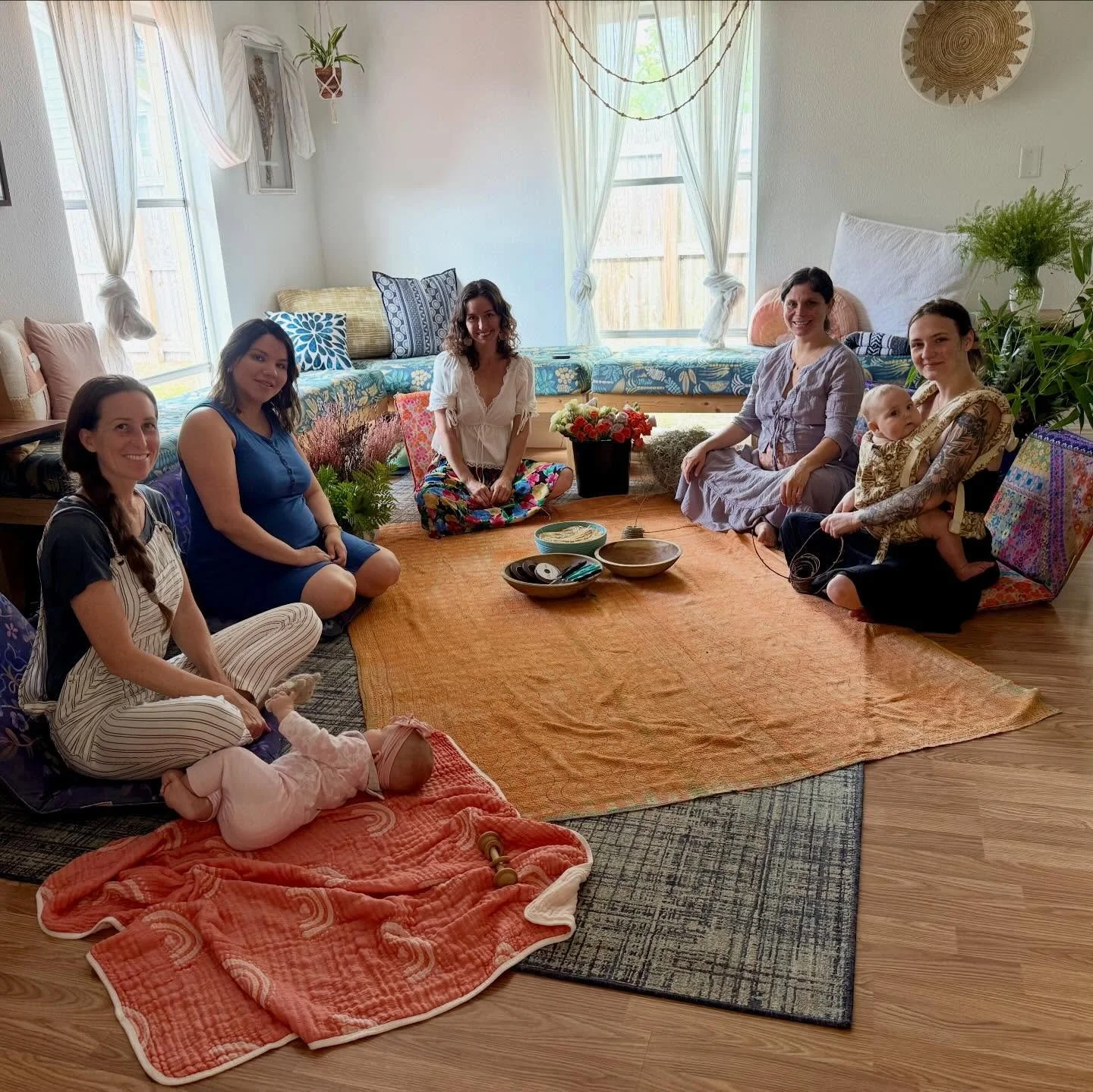 What a beautiful way to welcome in spring with floral handiwork in circle! Each woman's individuality shone through in their flower crown. 🌹🌼🌺 

Working with your hands helps you slow down. Especially helpful for mothers. It gives your mind a plac