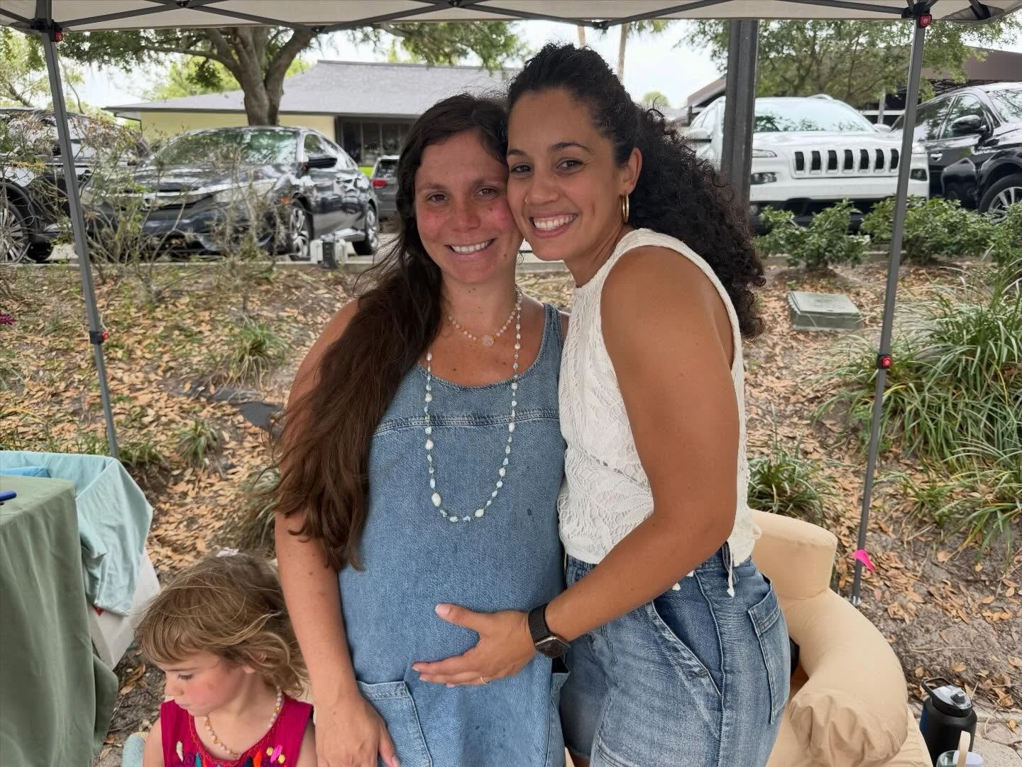 It's official, I'm on maternity leave 📣! As a midwife, stepping away isn't easy, but motherhood has been a lifelong dream. With 3 little ones, I'm savoring every moment. I'll return to work at the end of fall, but until then, I'll be supporting from