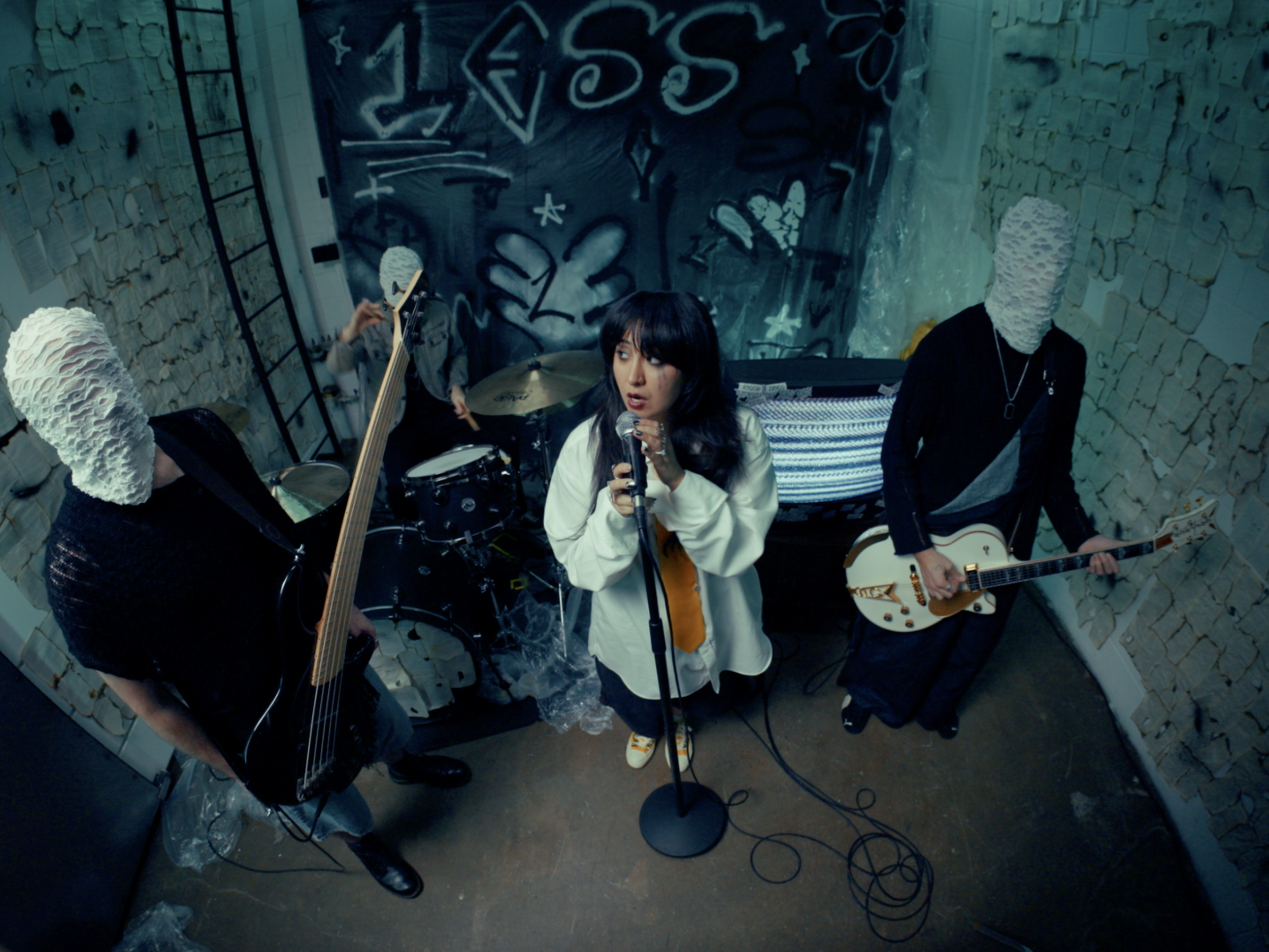 LONELY HEARTED / MUSIC VIDEO