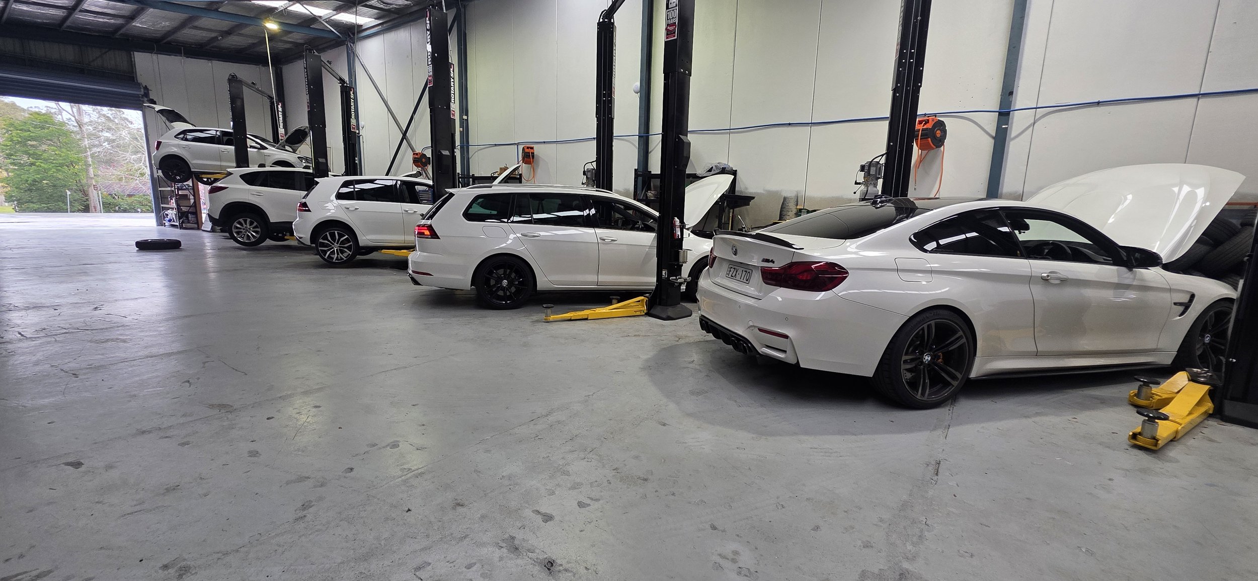 volvo, bmw, audi, mercedes, volkswagen and all european car service - OEM - logbook service - erina autohaus