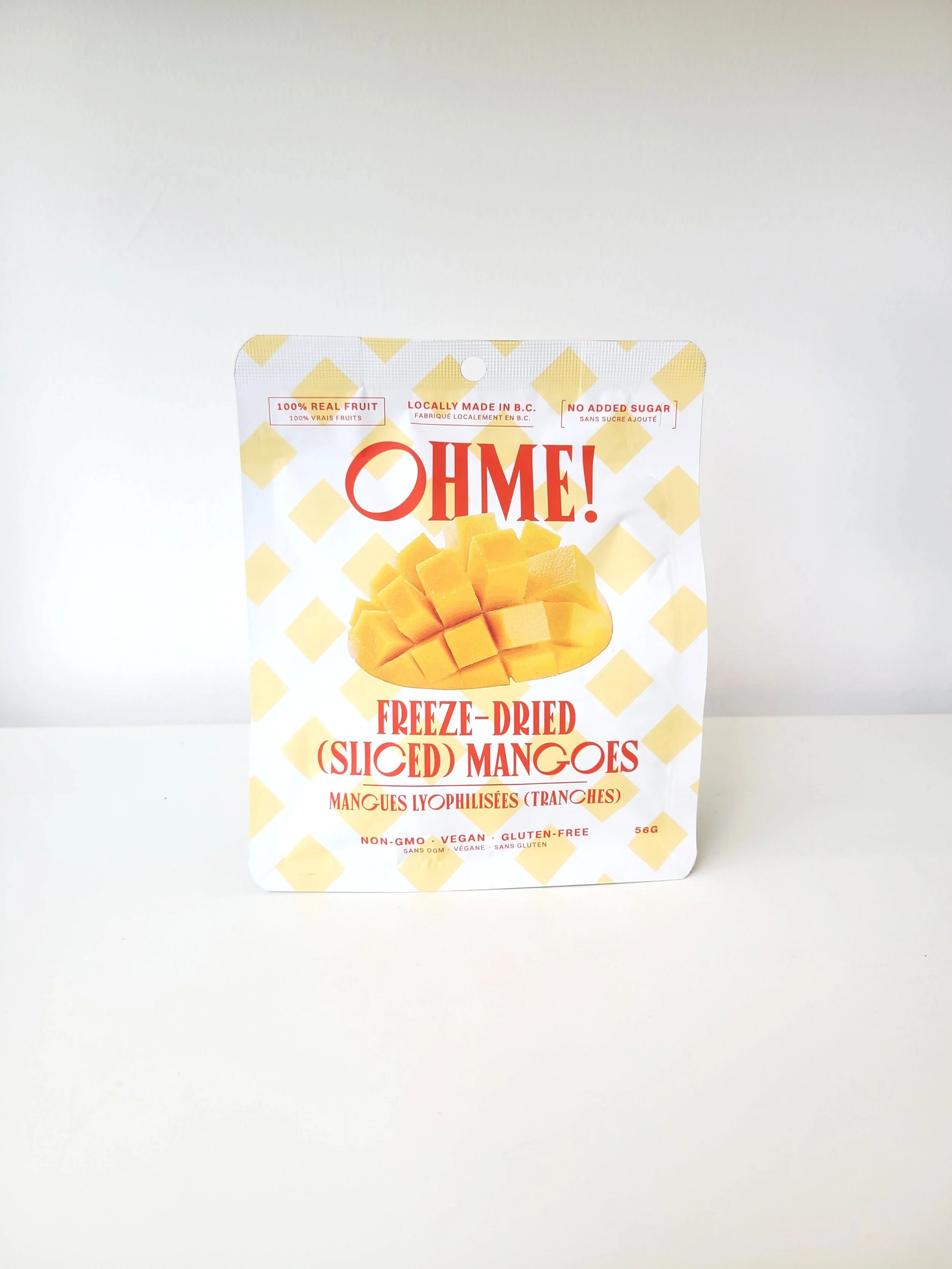 Package of freeze-dried sliced mangoes with a picture of a mango on the front.