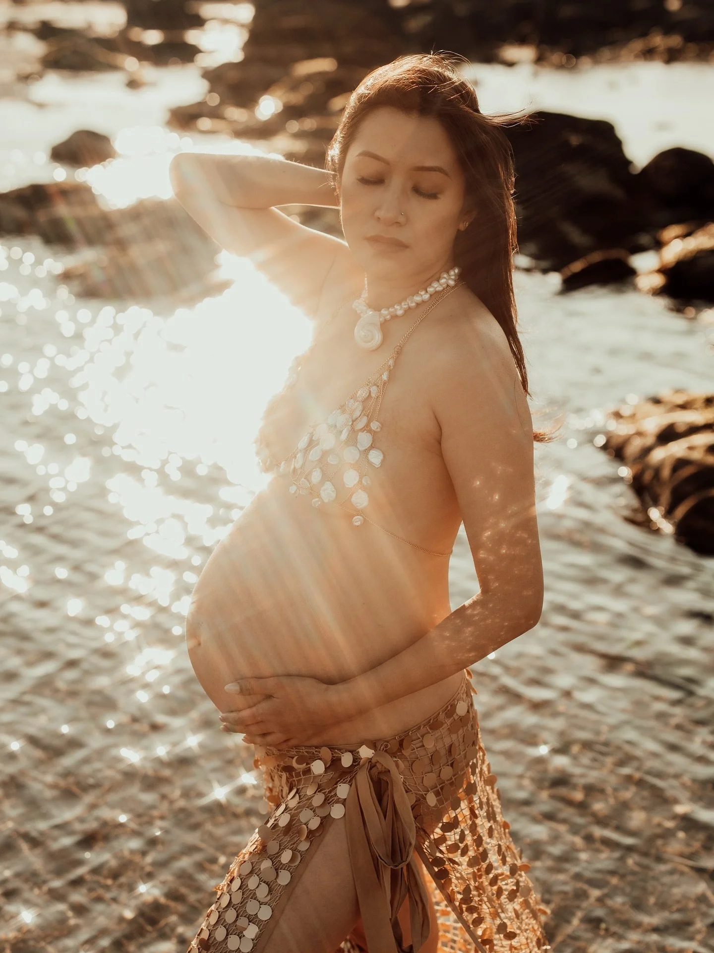 A little sparkle for your gloomy Melbourne Sunday 💫

This entire look is included in the client wardrobe ❤️&zwj;🔥 I&rsquo;ve gathered SO many unique items, along with more traditional maternity shoot items for you to use. We do 3 looks in your hour