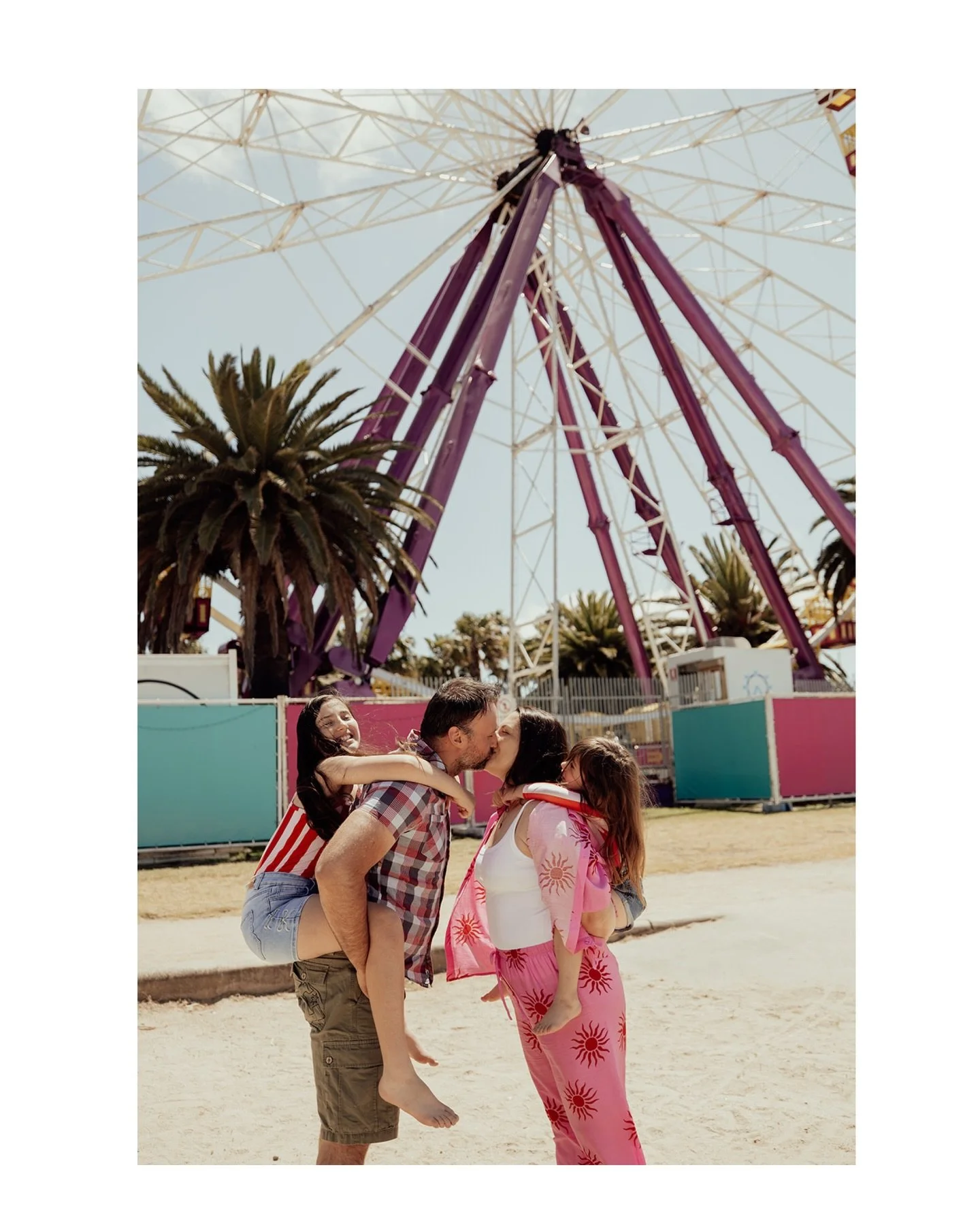 Ferris wheel fun 🍿 🎡 ☀️ 

Do you want to capture your fam in a wholesome, fun and unique way? And bonus, you don&rsquo;t have to keep the kids up till sunset. These are mid day sessions 🙌🏻

Head to the website to book in 😍

I&rsquo;ll be checkin