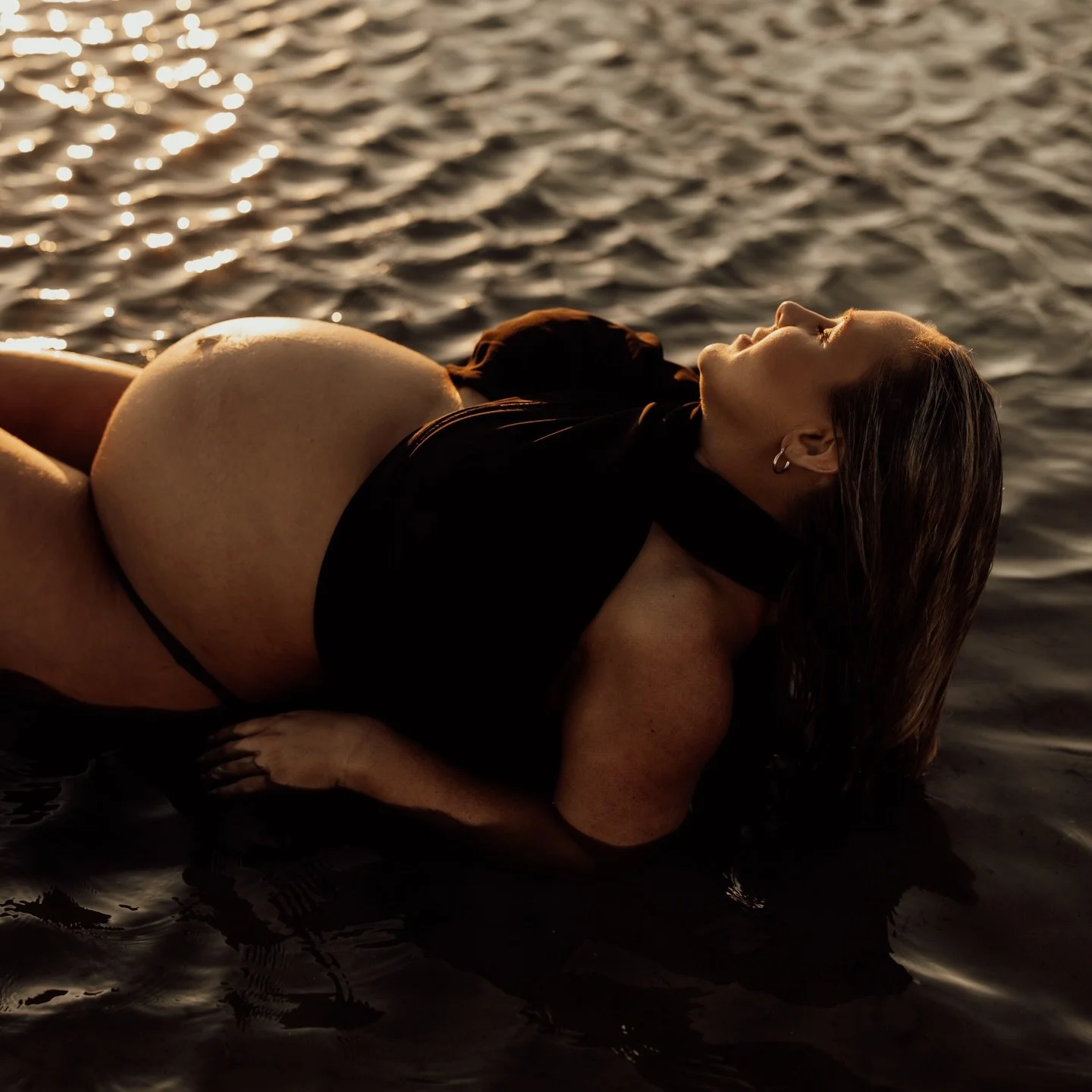 SUMMER BUMPS 🌺 

🐚 Nothing beats a rock pool
🐚 Yes, I have SO many beautiful locations for you to choose from where the sun sets in just the perfect spot
🐚 All you have to do is head to my website in bio &amp; fill out the enquiry form &amp; let&