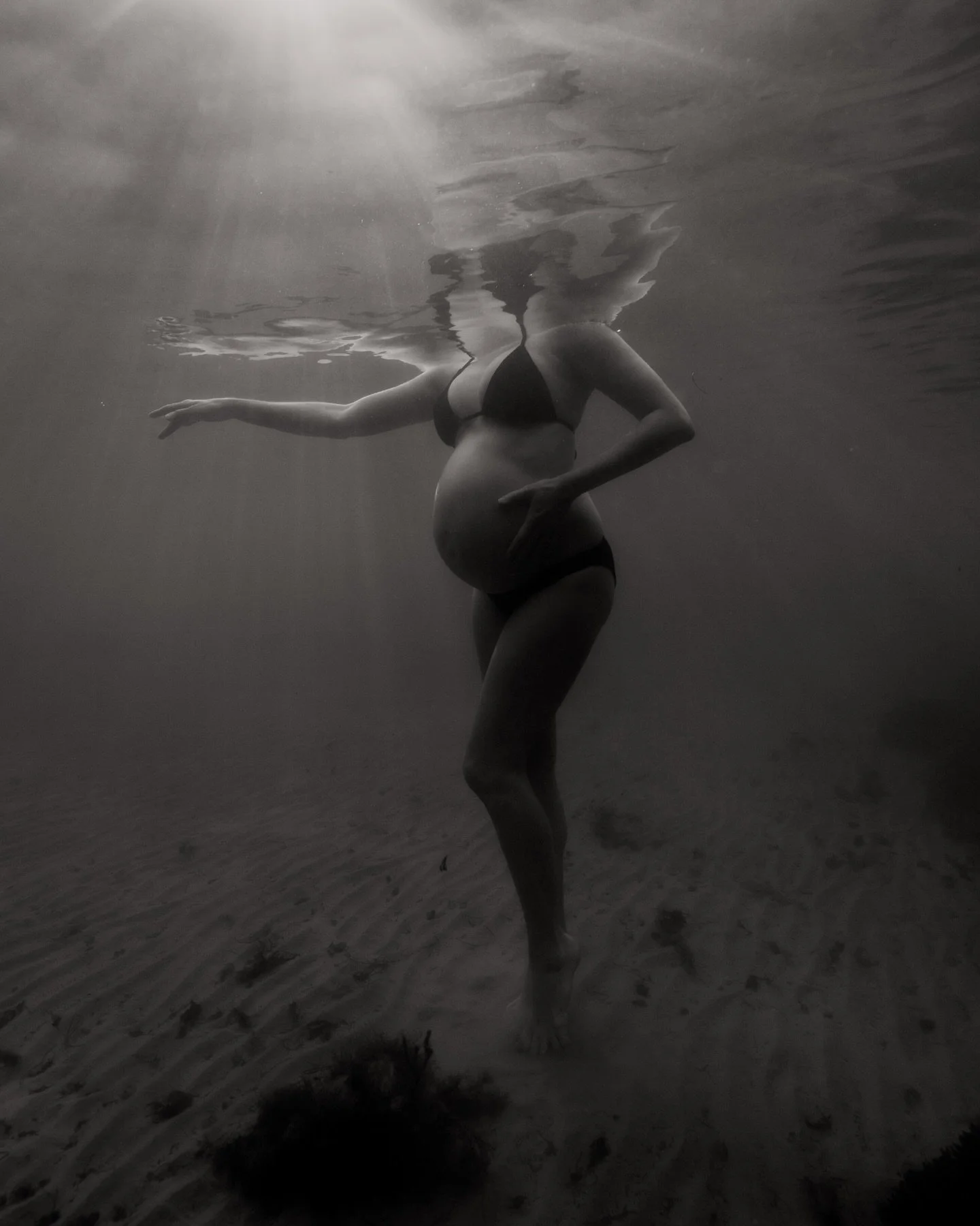 MERMAID MAMA 🌊 

Did you know&hellip;..

🌊 The beach I use is shallow, coming up to our necks

🌊 A lot of the session your face can remain above water

🌊 Yes, you can take a few shots out of the water before we jump in 

🌊 I have a HEATED pool o