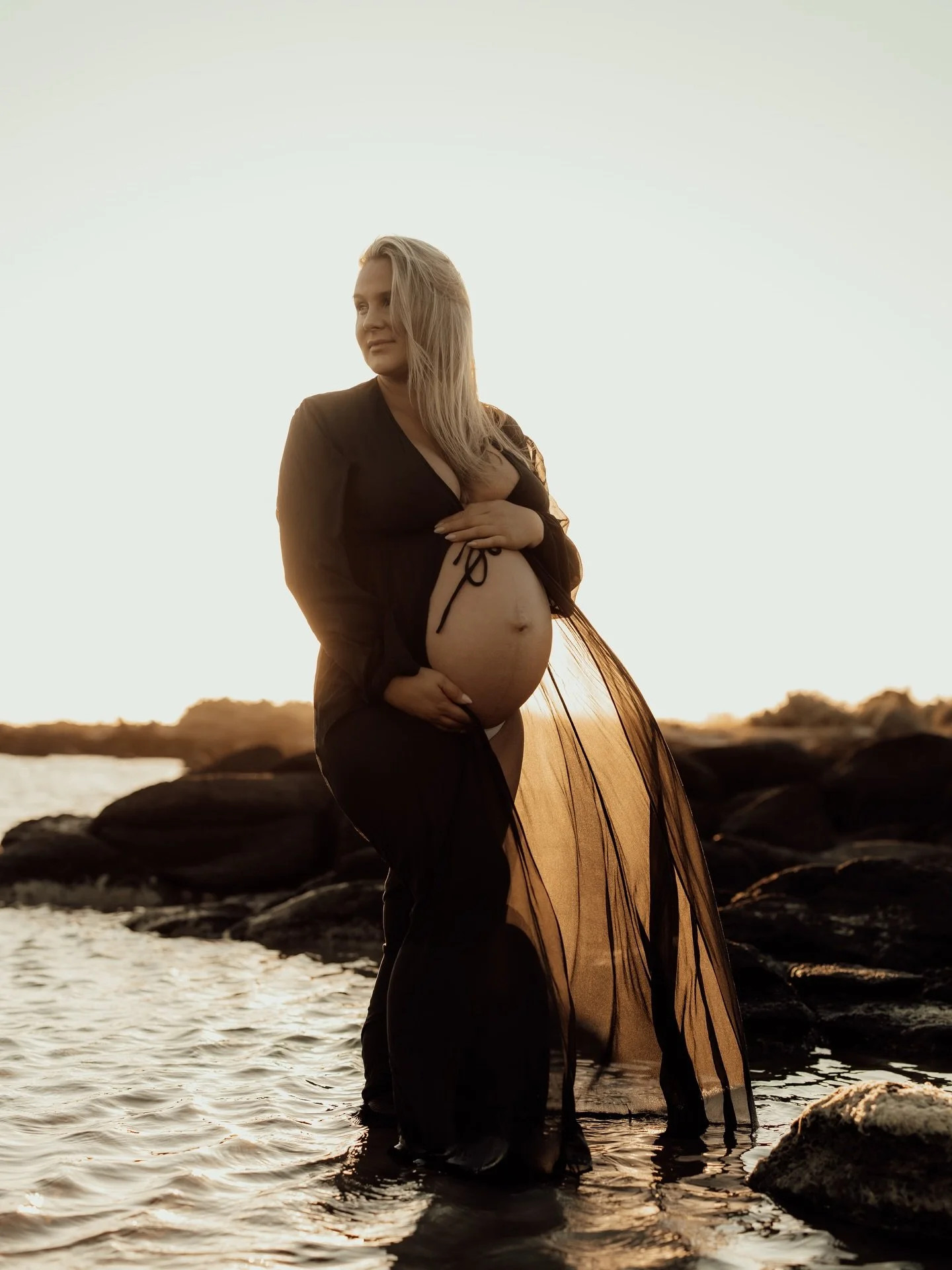 Soaking up those last warm days of summer, but the autumn light is hitting differently 🤩☀️

The Willows Photography Melbourne maternity, newborn and family photographer Melbourne creative studio Werribee and surrounds www.thewillowsphotography.com.a