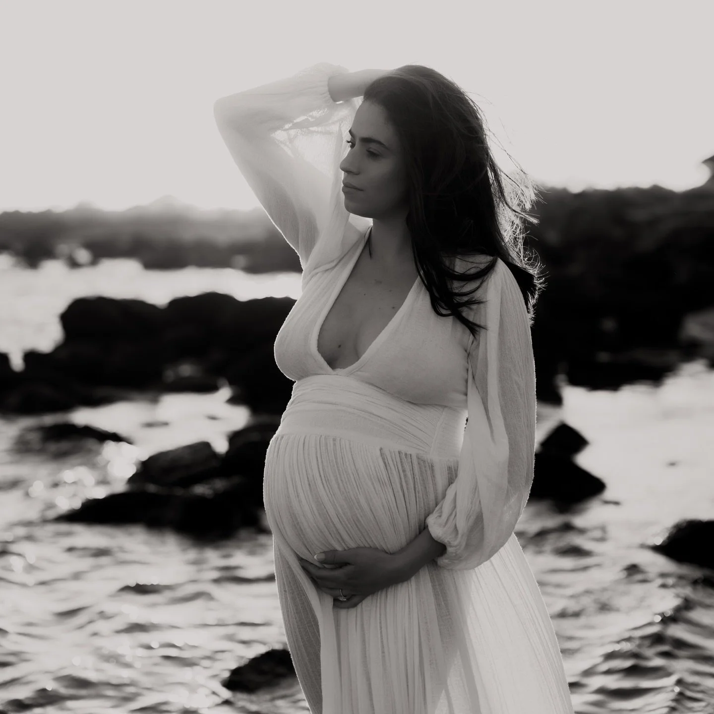 JULY/AUGUST MAMAS it&rsquo;s time to secure yourself a maternity experience with me 🔥🌹

☀️ YES we can do Sunset sessions all year round, we just choose our locations carefully, I&rsquo;m here to guide you!

🌊 Mermaids, the pool is gas heated and h