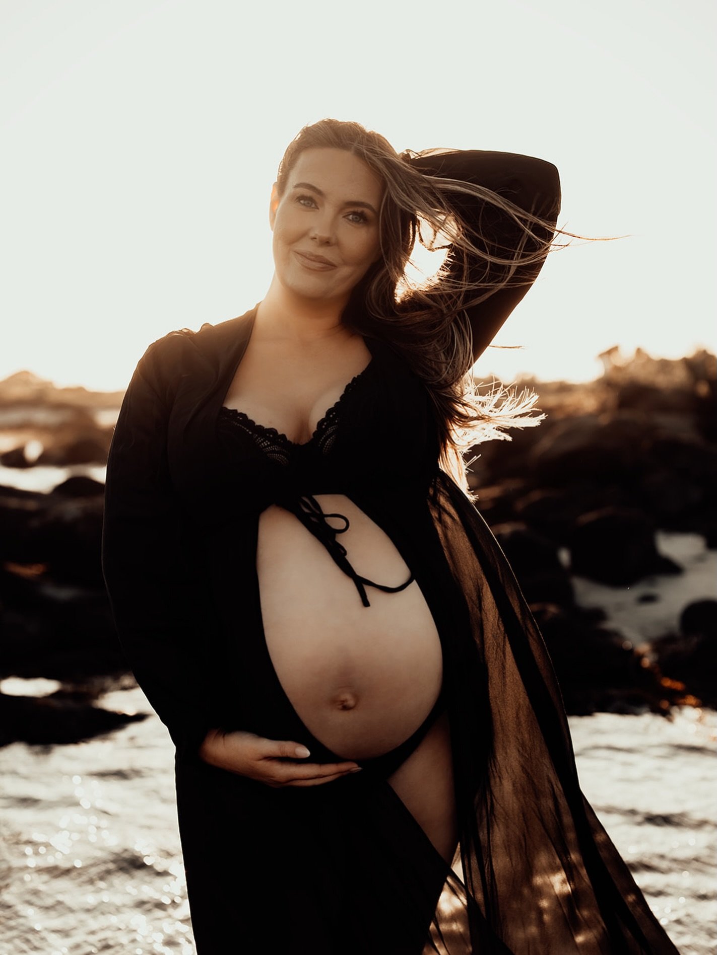 CLIENT WARDROBE 

🌹Included for every session
🌹For everyone, options for dads, older siblings &amp; babies
🌹Maternity mamas - your choice of 3 luxurious items for yourself
🌹 Don&rsquo;t spend hundreds of $$ on unique and quality items for your se