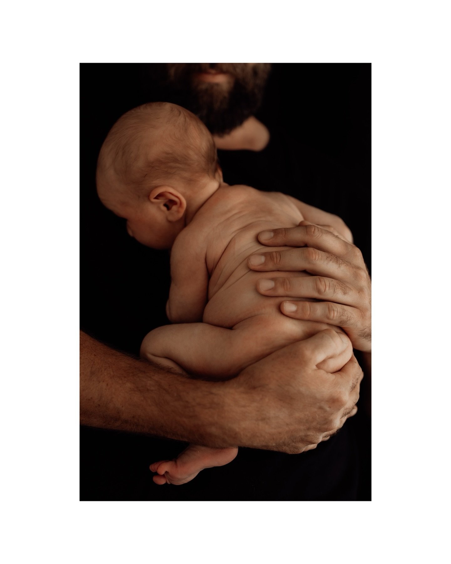 I don&rsquo;t subscribe too &lsquo;your baby must be between 7-10 days&rsquo; and this is why&hellip;.

🖤 I practise baby led sessions, this means baby&rsquo;s comfort is top priority. The posing is precise but comfortable for all ages. 

🖤 I want 