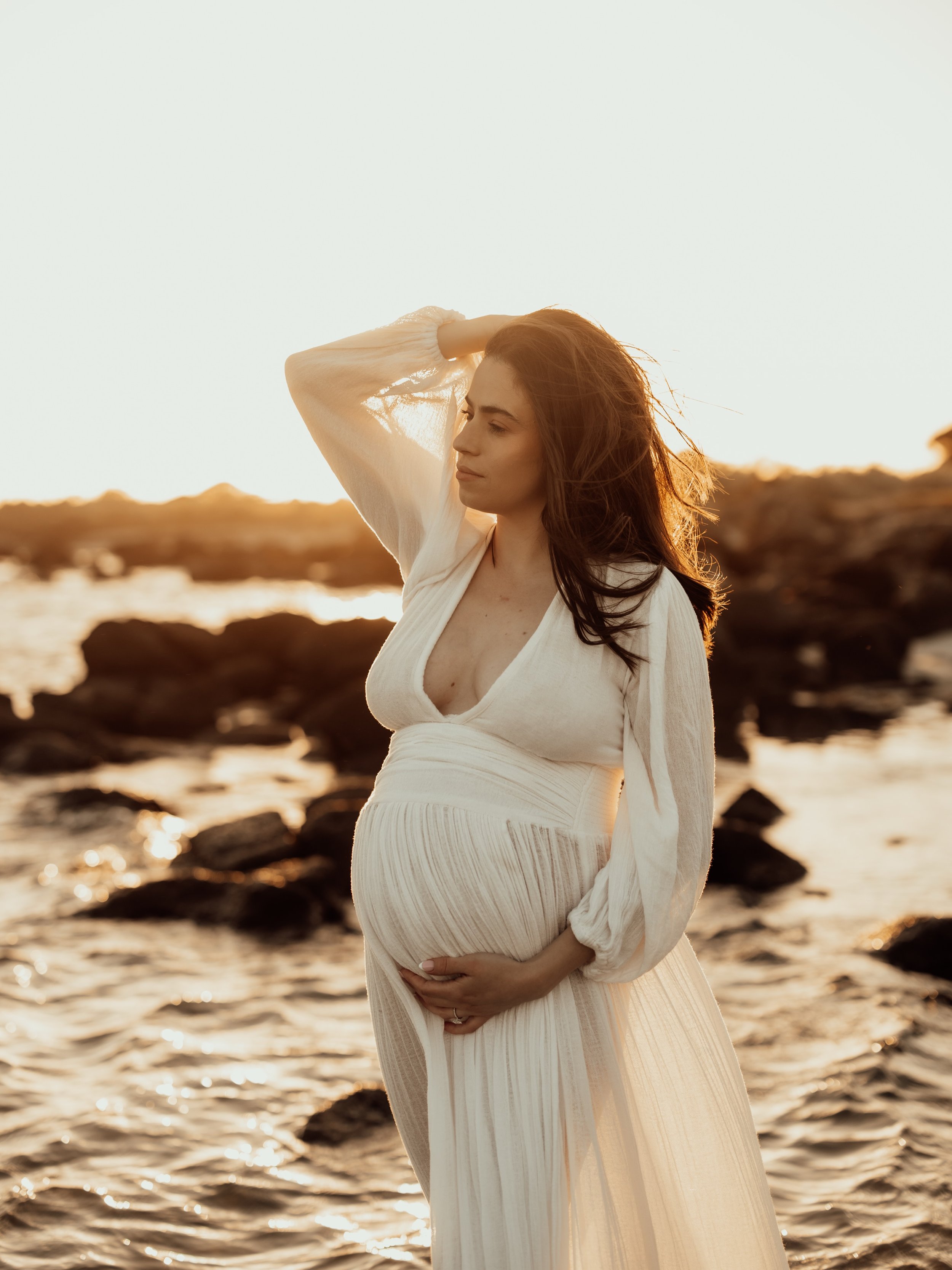 What should I wear for my maternity shoot?!

🌹 I get asked this often, and I have a hugeeeee selection of luxurious and unique items for you, no temu here ladies!!

🌹 How many looks do we have time for? Generally I suggest 3. This varies depending 