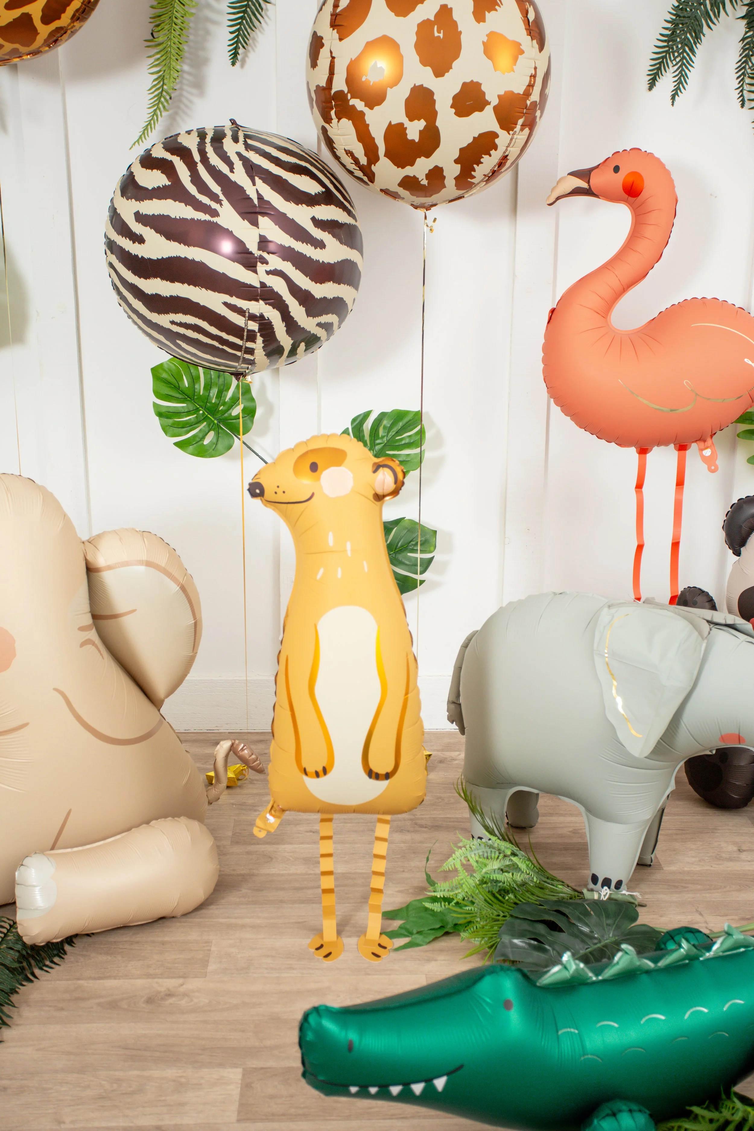 Party Deco Jungle themed animal foil sitters