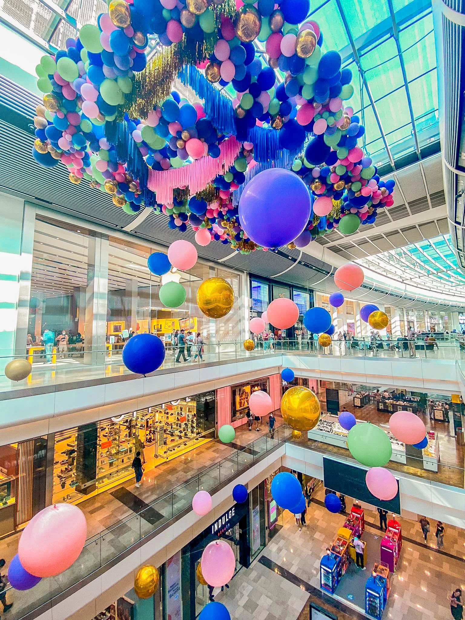 Westfield Balloon Installation: Large-Scale Cloud Display That Wows