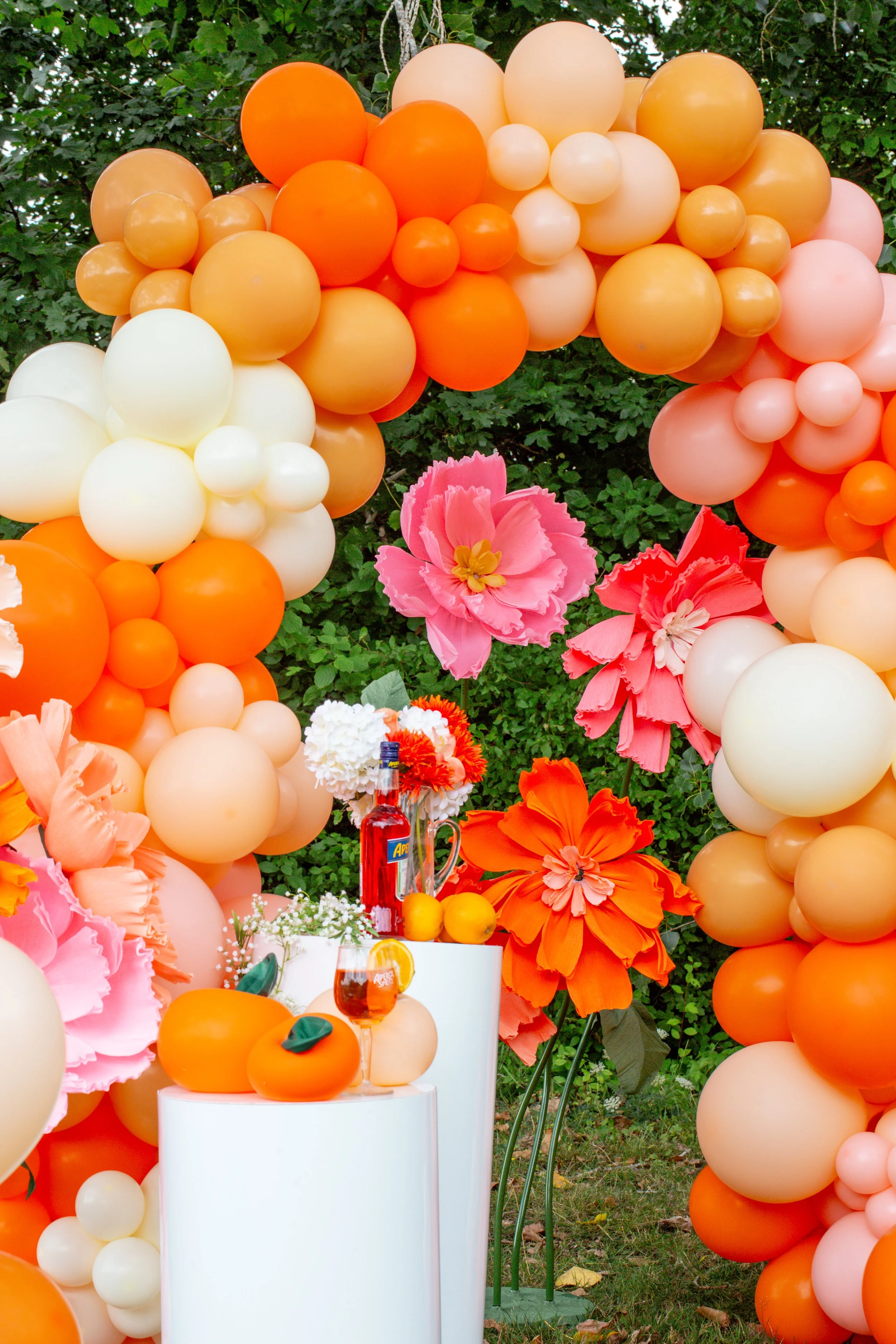 Trending Summer Balloons: Party & Wedding Inspiration