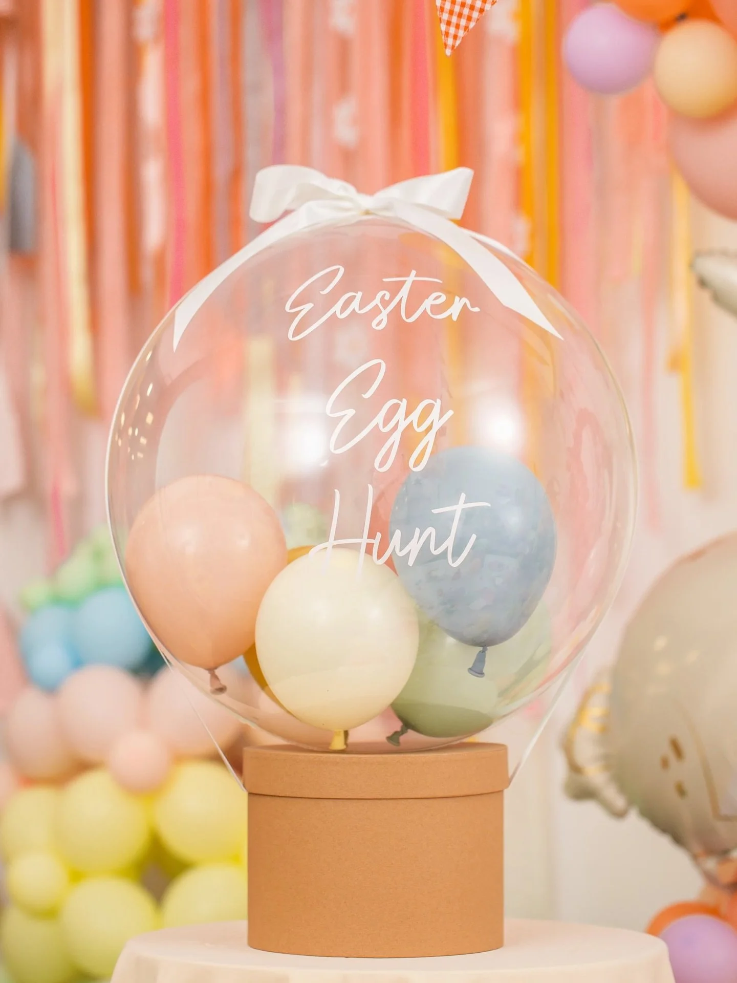 Hop into Easter with something extra special! 🐣💖 Personalised eggs, chocolate surprises, and mini bubble balloons 🎈🍬