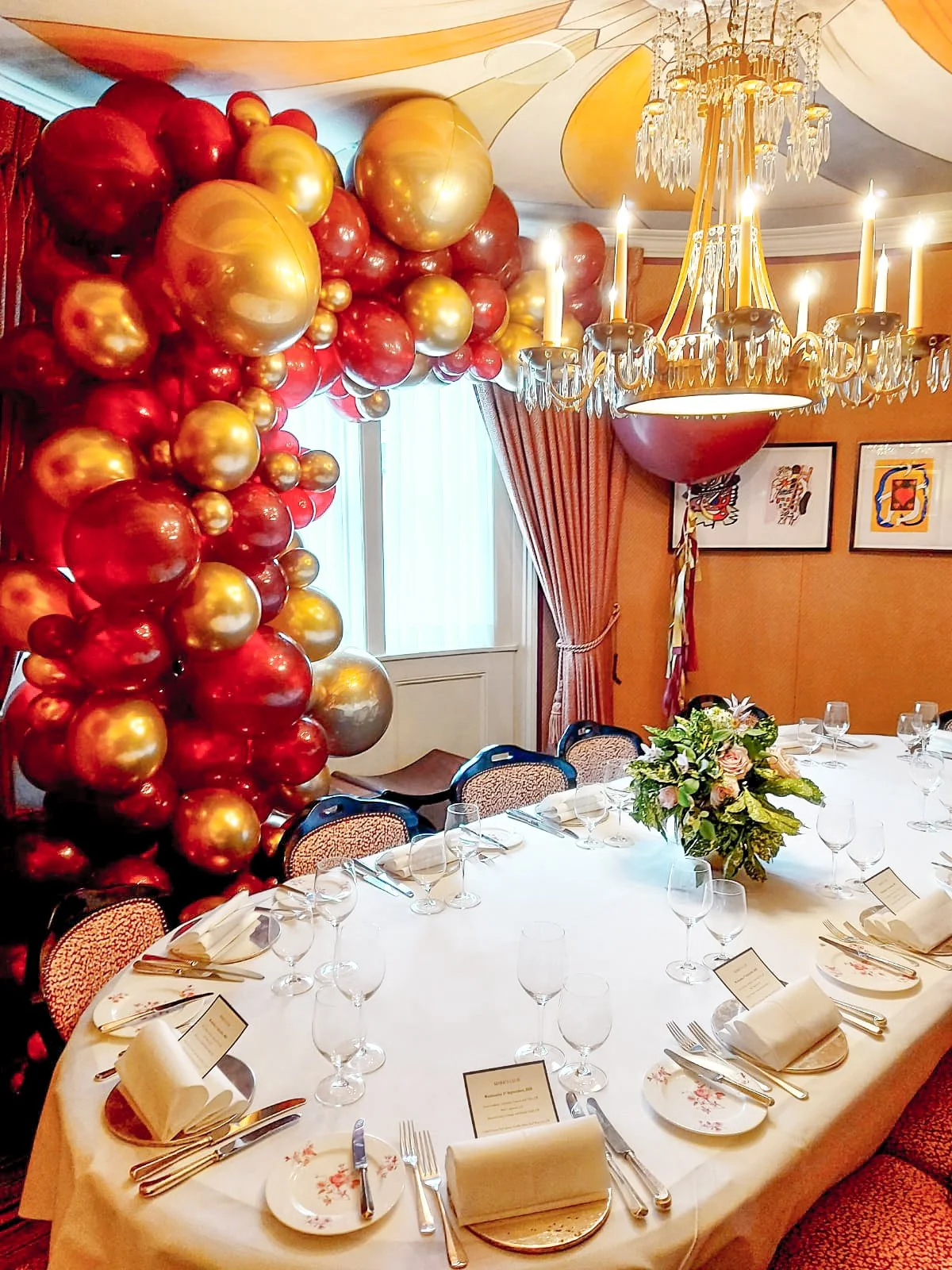 Marks Club Balloon Arch (3).jpg