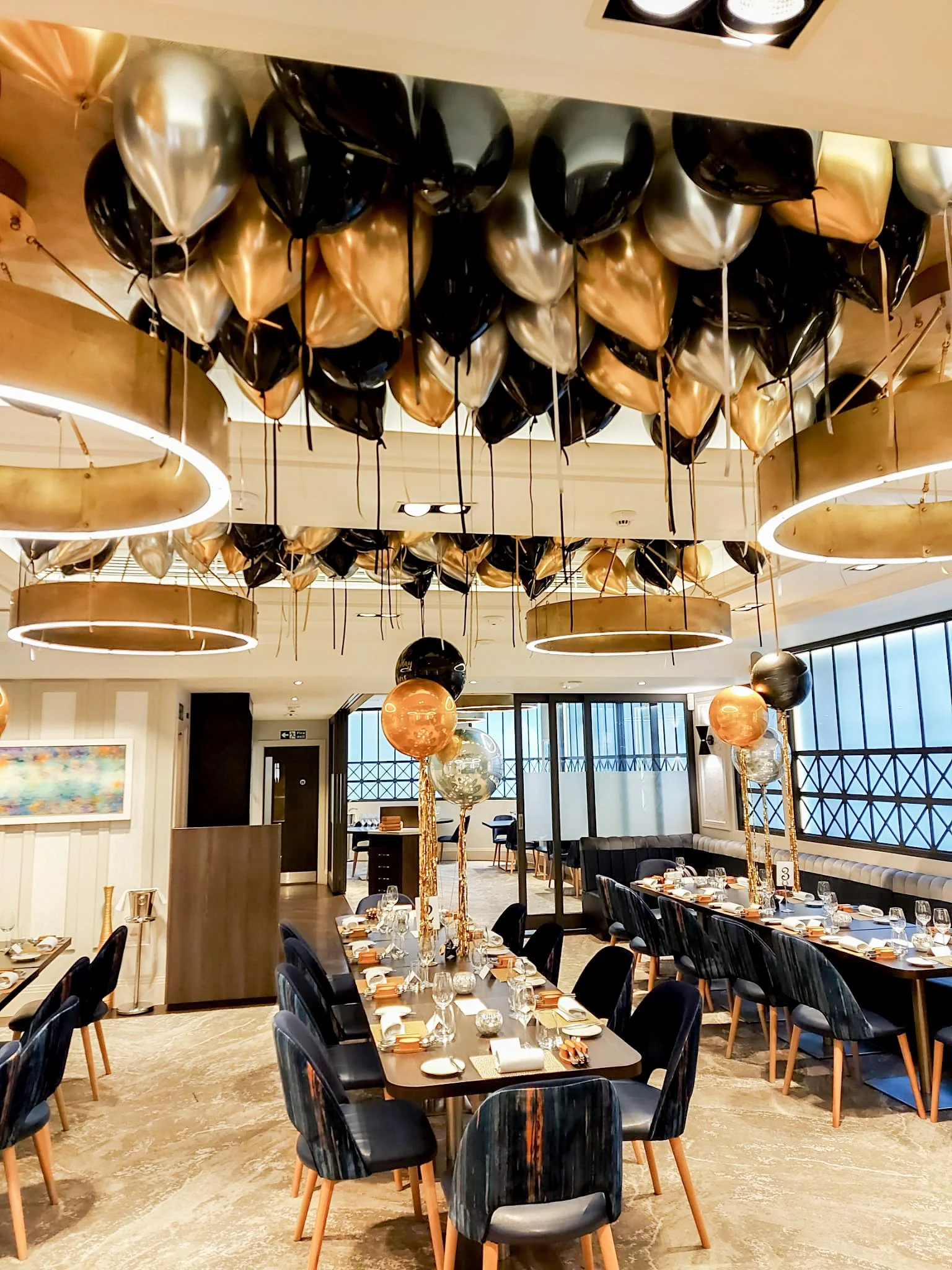 09.01 Glitz & Glam Restaurant 70th Balloons - New Oxford House Birmingham (3) VIDEO.jpg