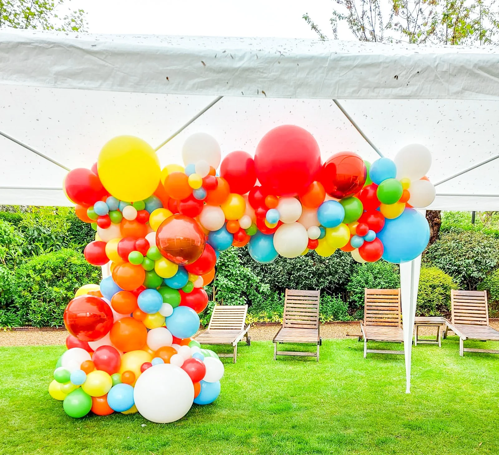 1st Birthday Rainbow Arch - Hyde Park Gardens (2).jpg