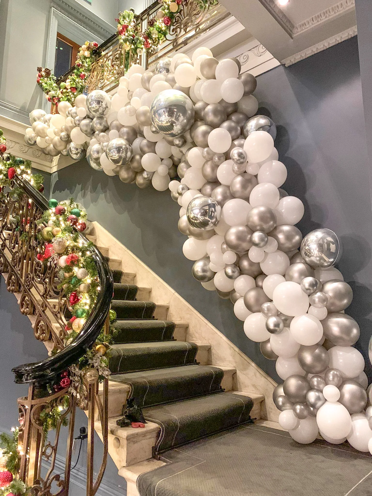 The Arts Club NYE 2021 - Staircase (1).jpg