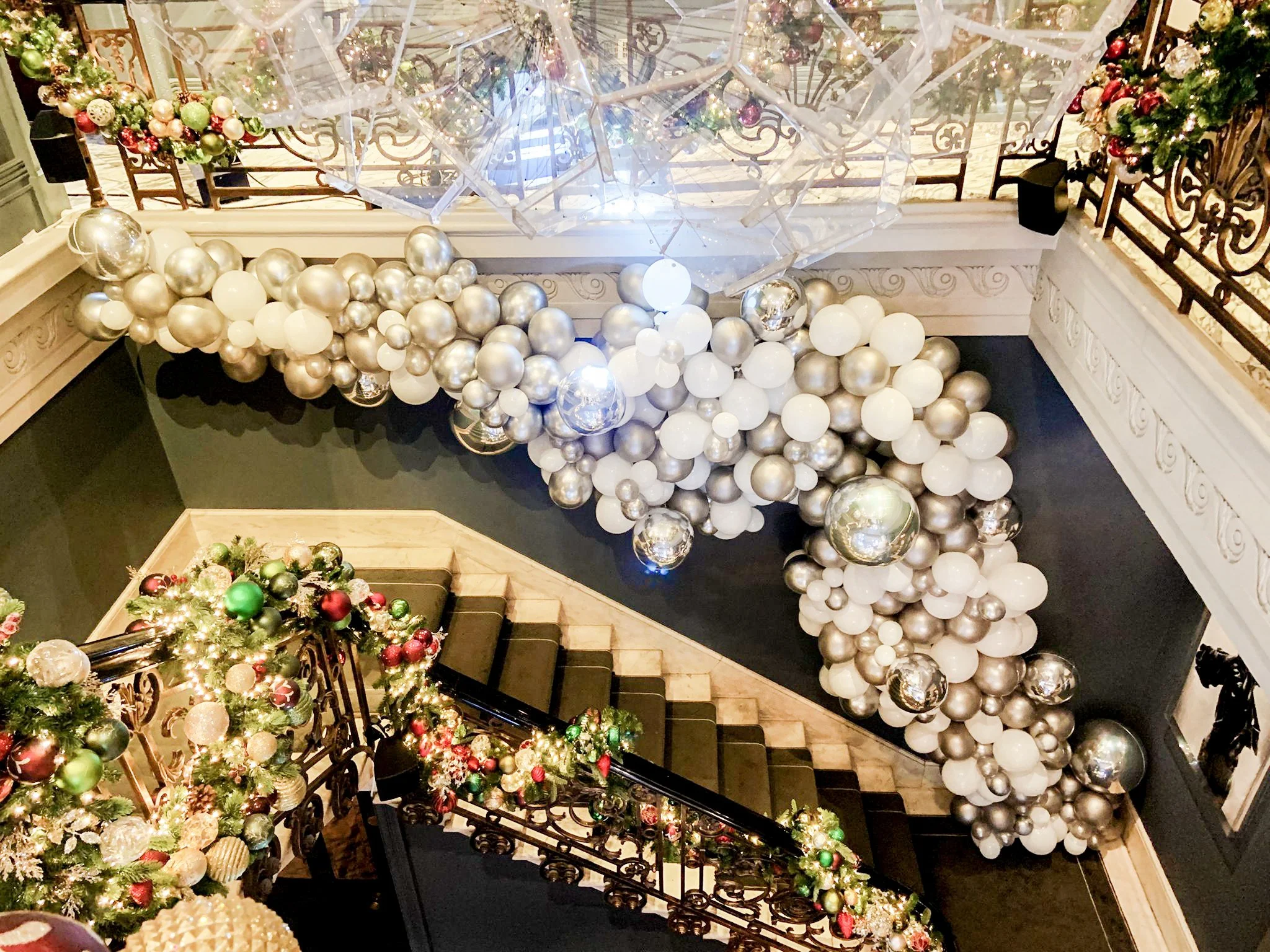 The Arts Club NYE 2021 - Staircase (5).jpg