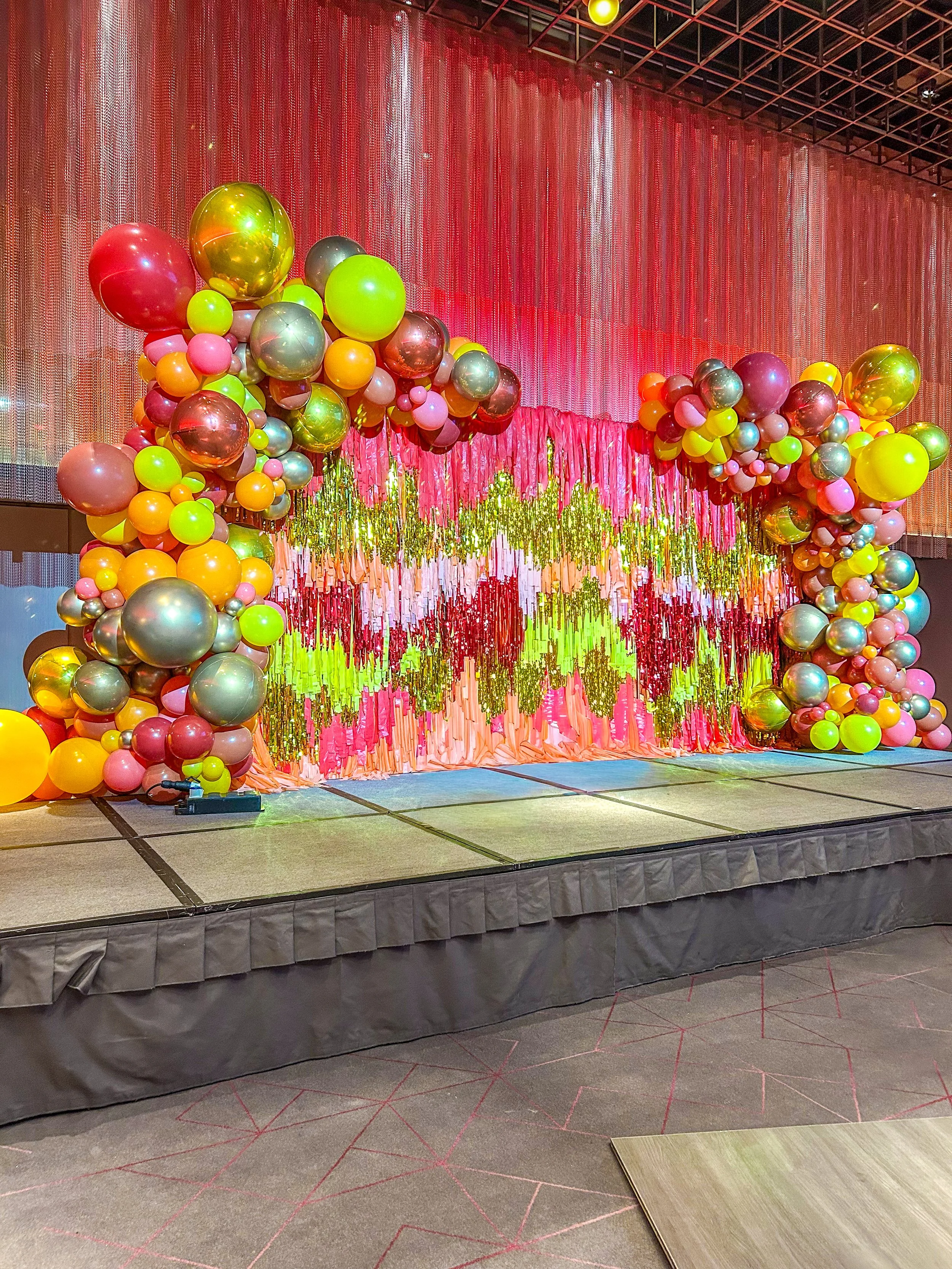 The Londoner Cinven Party Tassel Wall