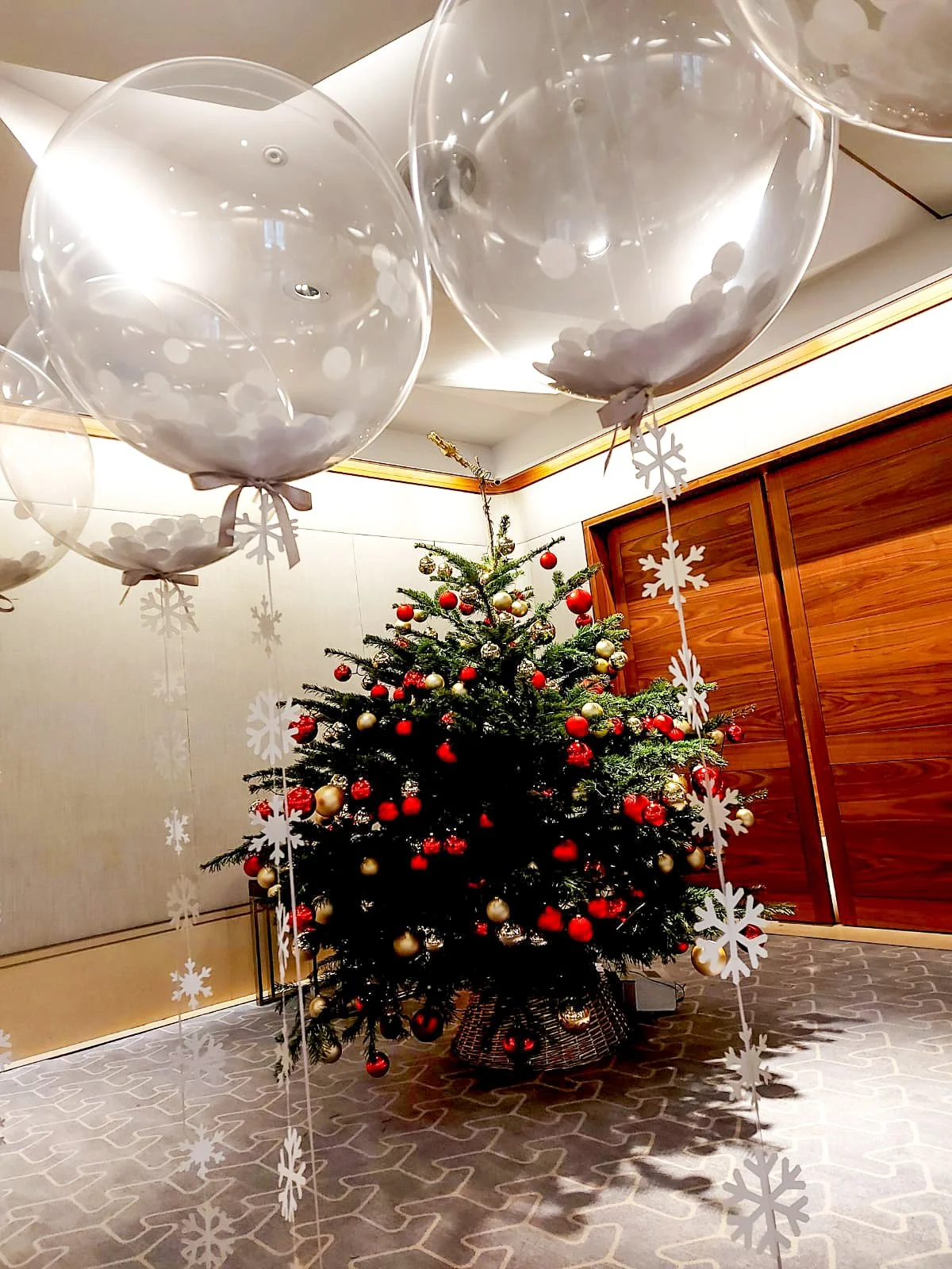 The Berkeley - Snowflake Bubble Walkway - Dec 2021 (3).jpg