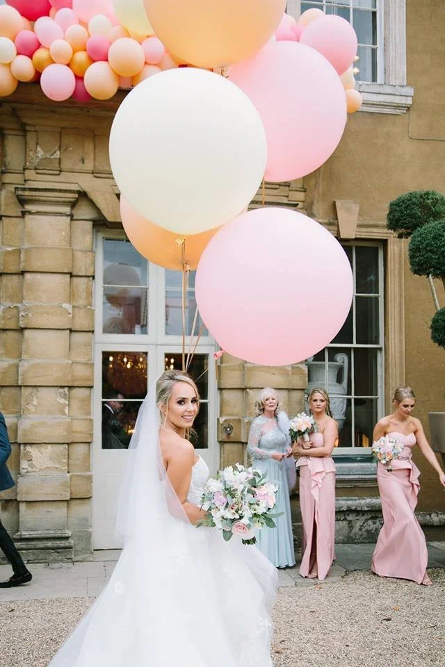Bubblegum Balloons at Aynhoe Park, Barker Evans Photography 1. - Large.jpg