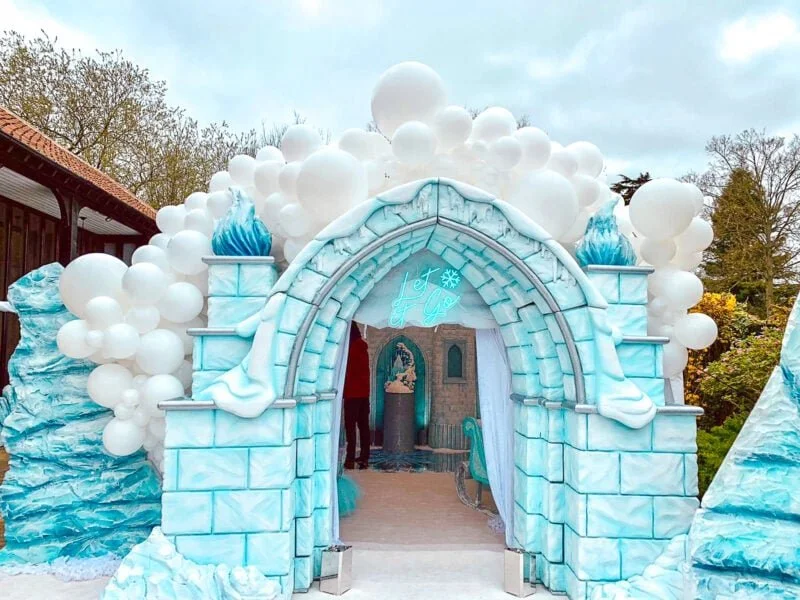 Frozen-beautiful_kids_parties-kidsplaybouncycastles-8-800x600.jpg