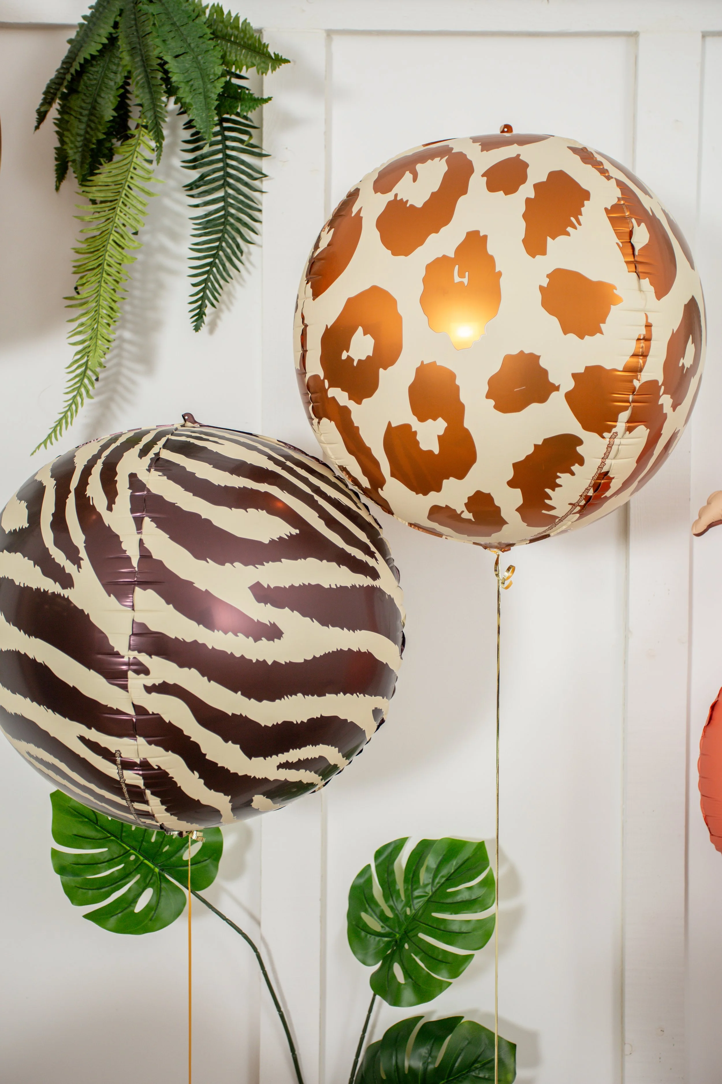 Party Deco Jungle themed animal foil sitters