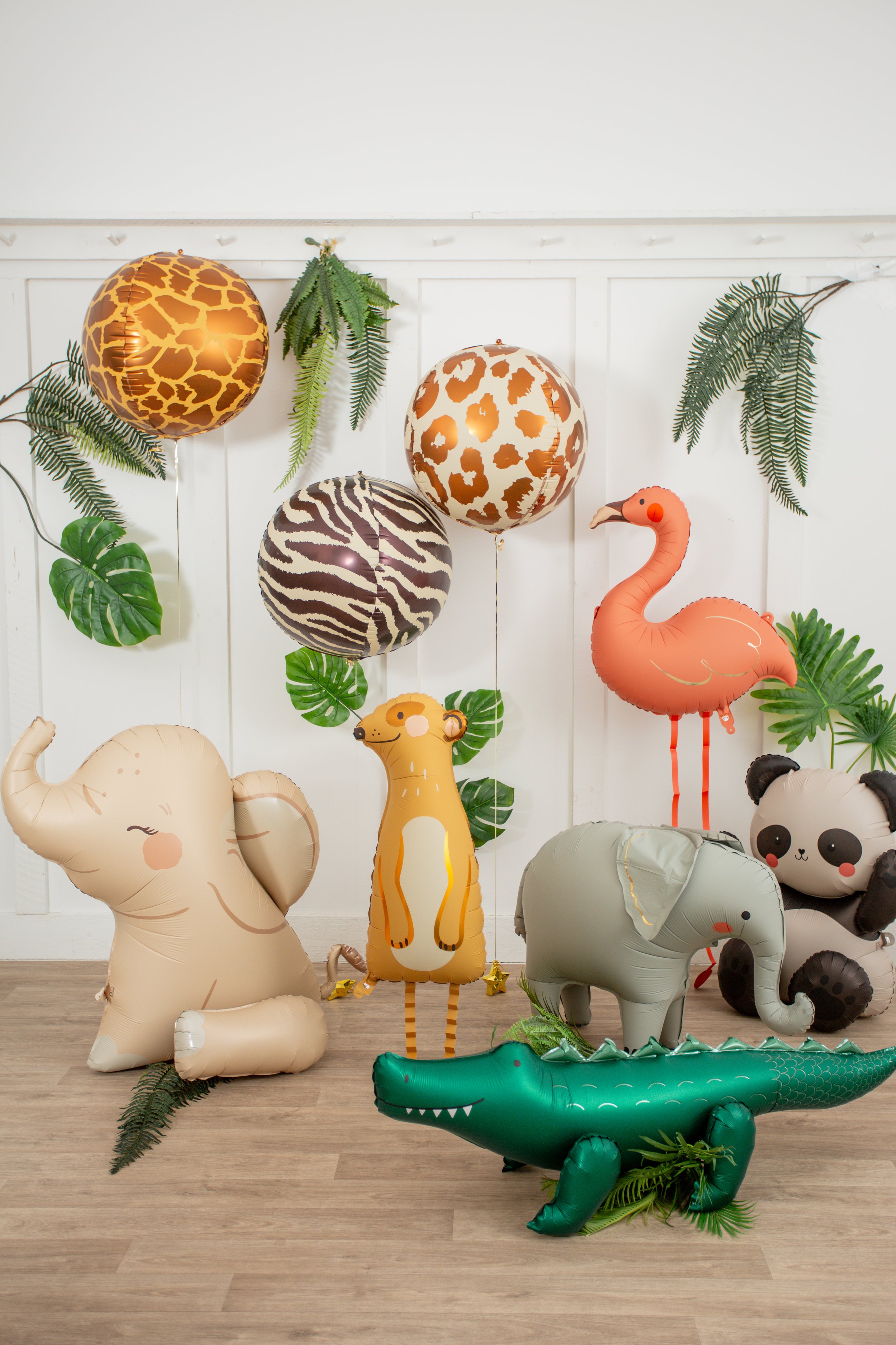 Party Deco Jungle themed animal foil sitters