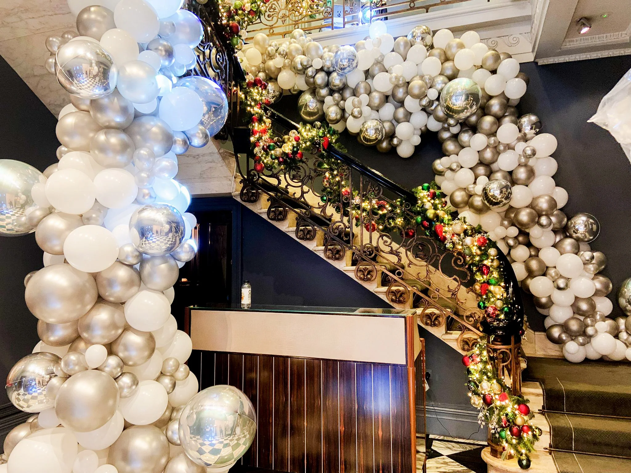 The Arts Club NYE 2021 - Staircase (6).jpg