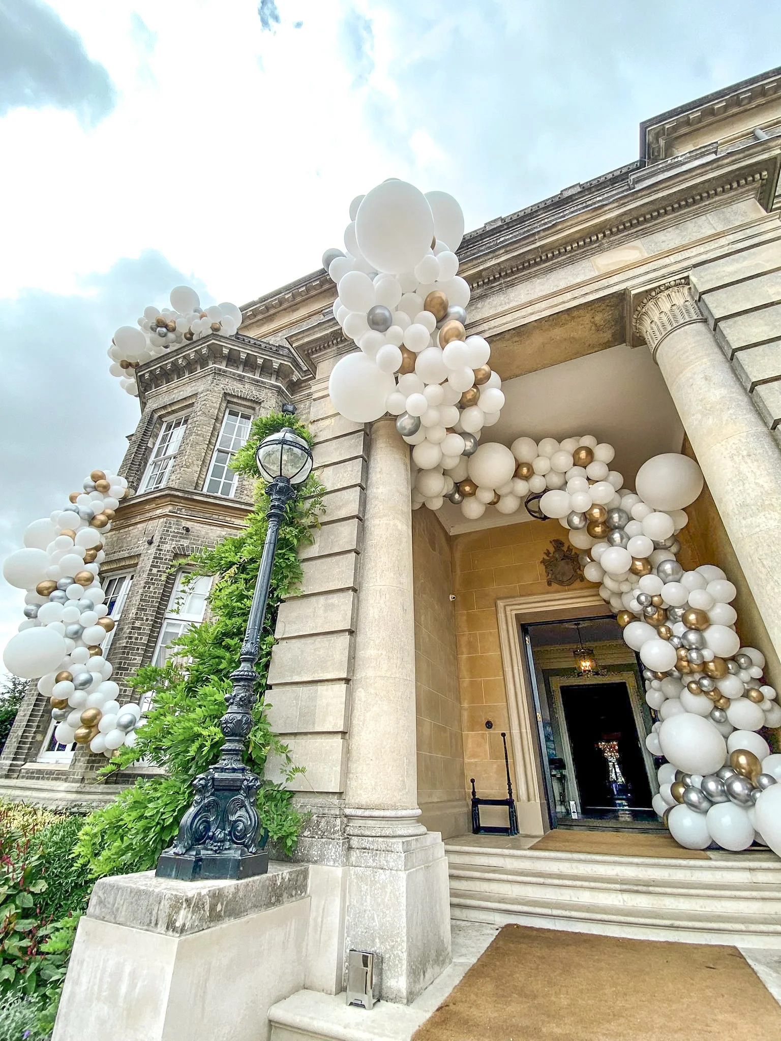 09.02 30th Birthday - Hedsor House - Window Spills (5) VIDEO.jpg