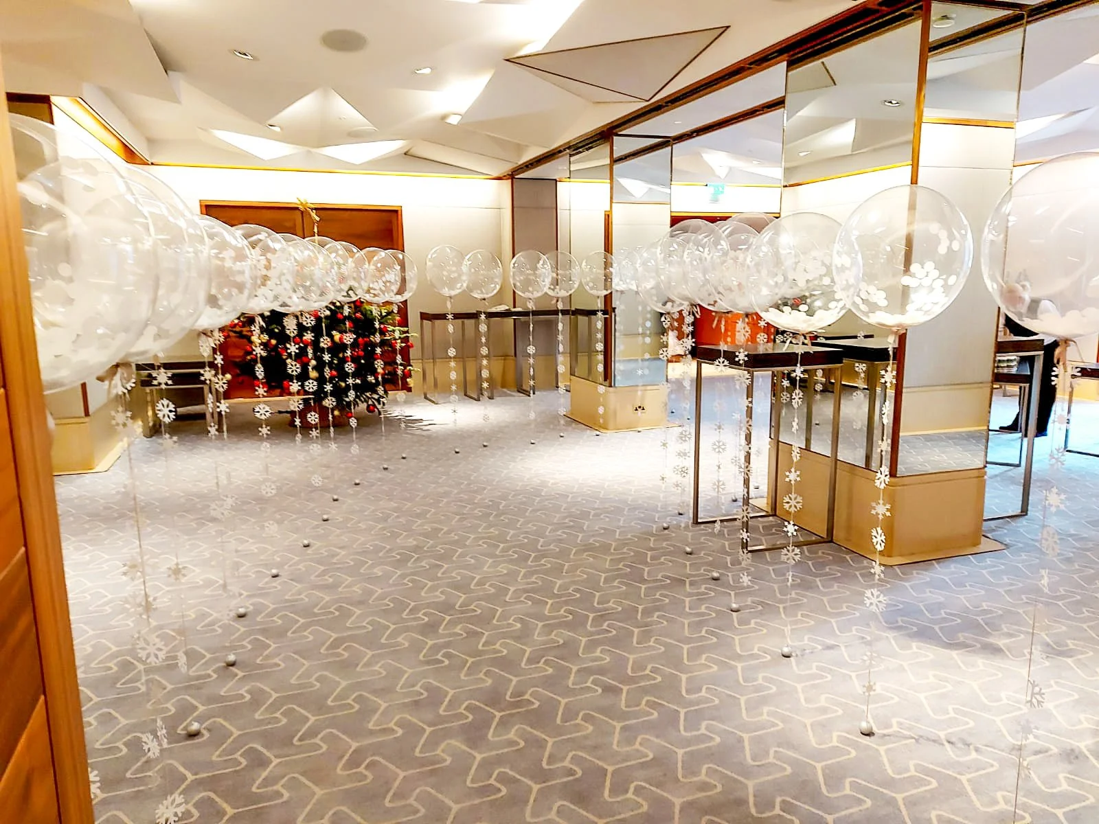 The Berkeley - Snowflake Bubble Walkway - Dec 2021 (2).jpg