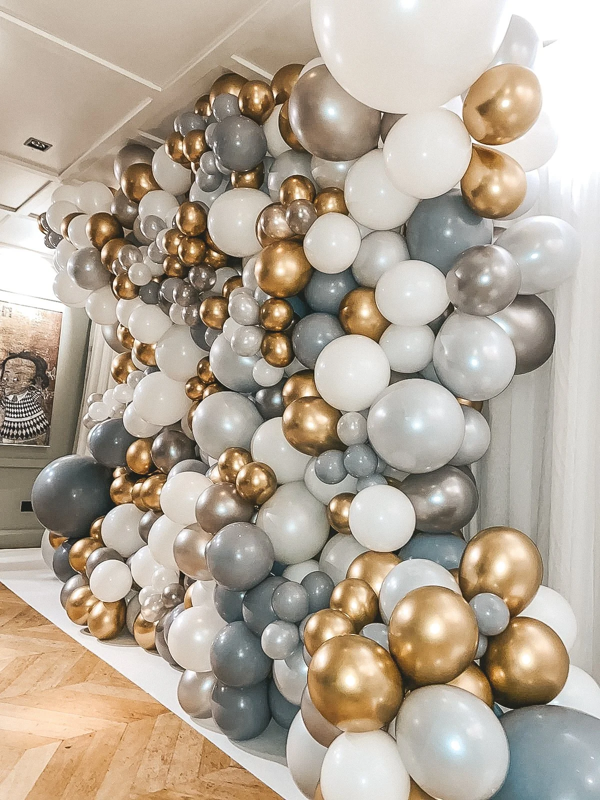 theme traders the groucho club (1).jpg