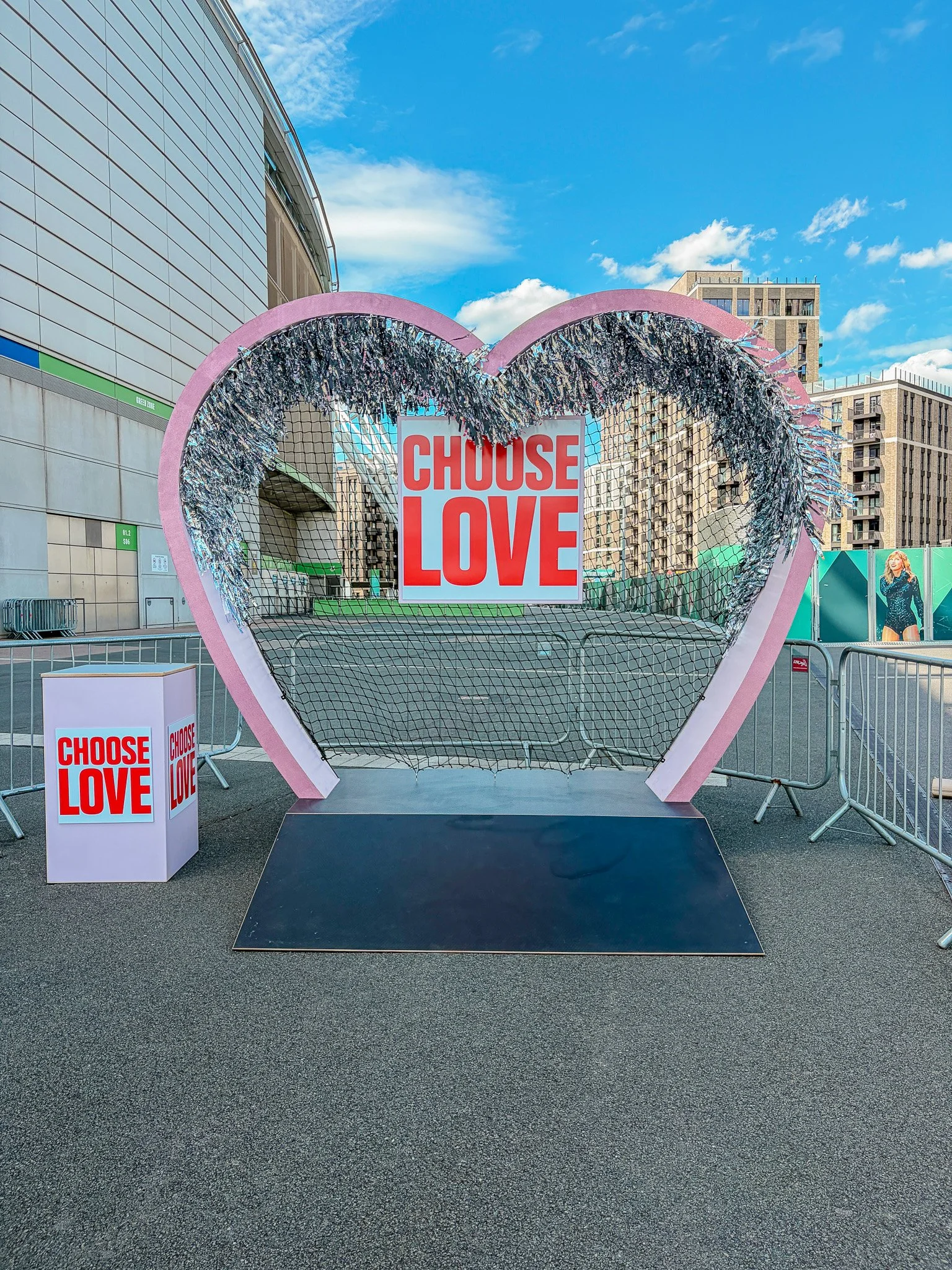 Harry Styles Wembley Stadium Choose Love Silver Tassel Fringe Heart Installation Photo Backdrop