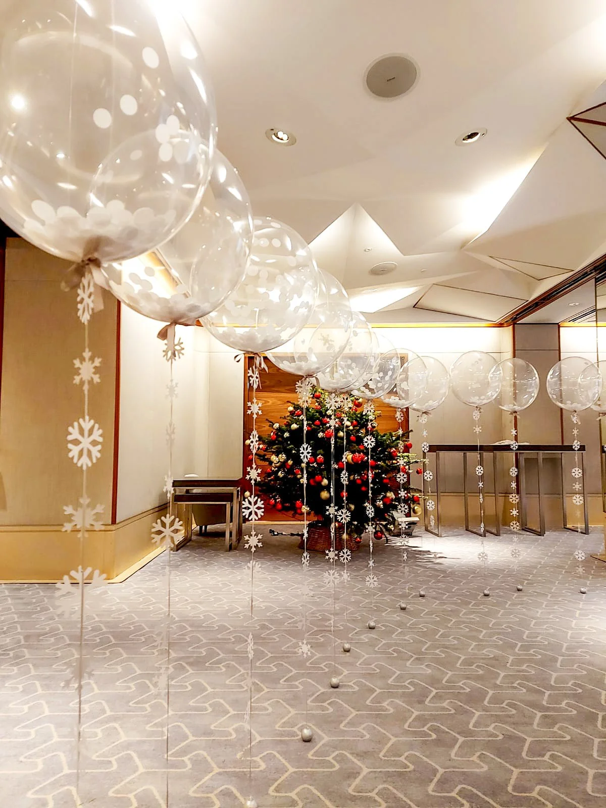 The Berkeley - Snowflake Bubble Walkway - Dec 2021 (1).jpg