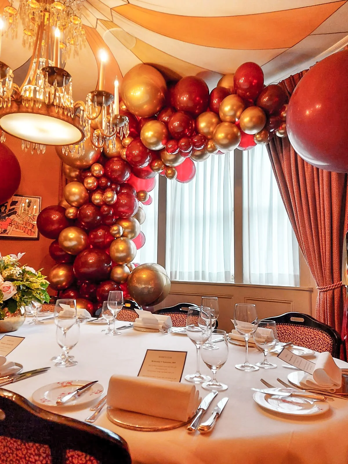 Marks Club Balloon Arch (2).jpg