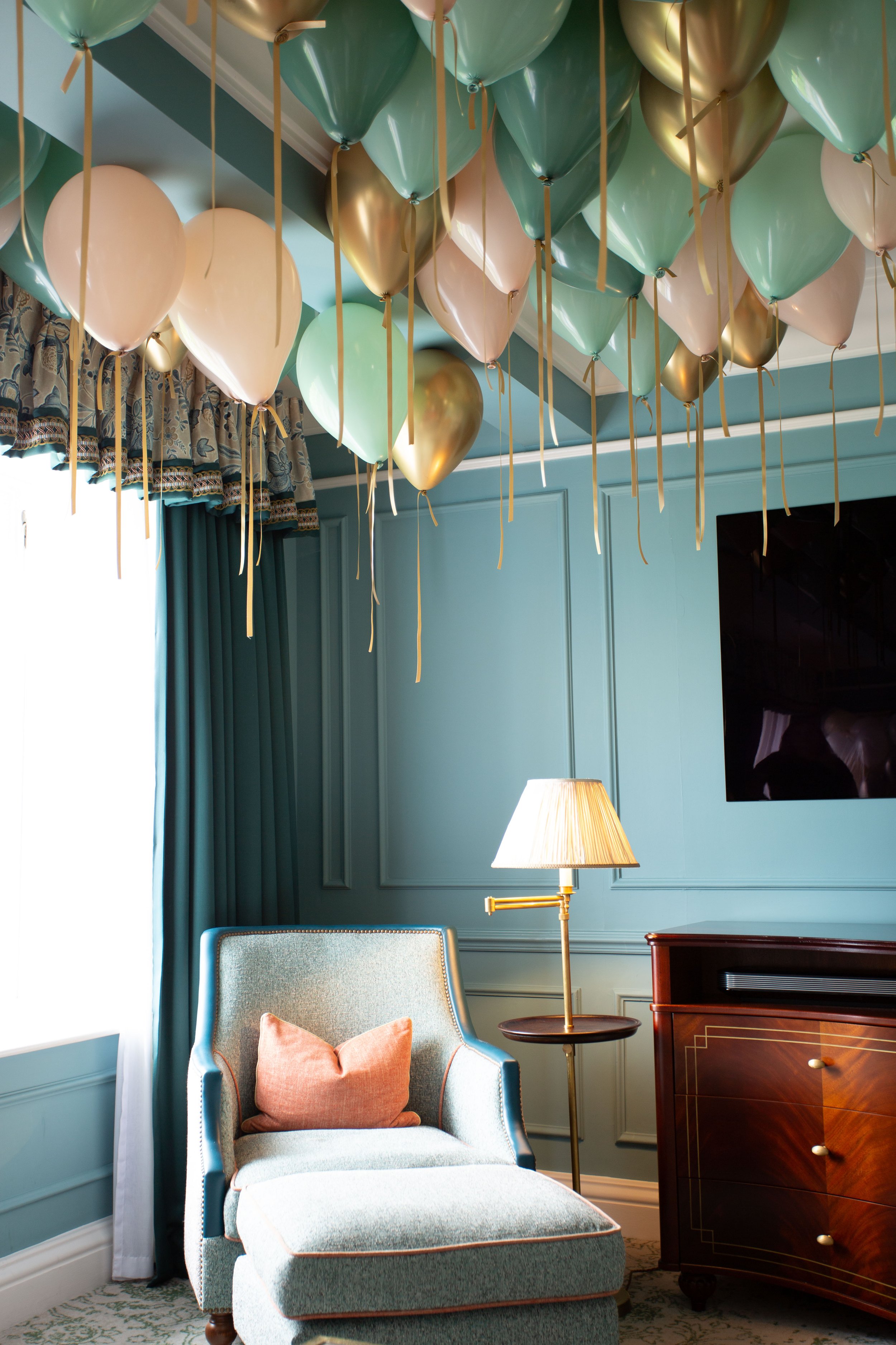 Bubblegum Balloons X Four Seasons Hampshire Photoshoot 26.jpeg