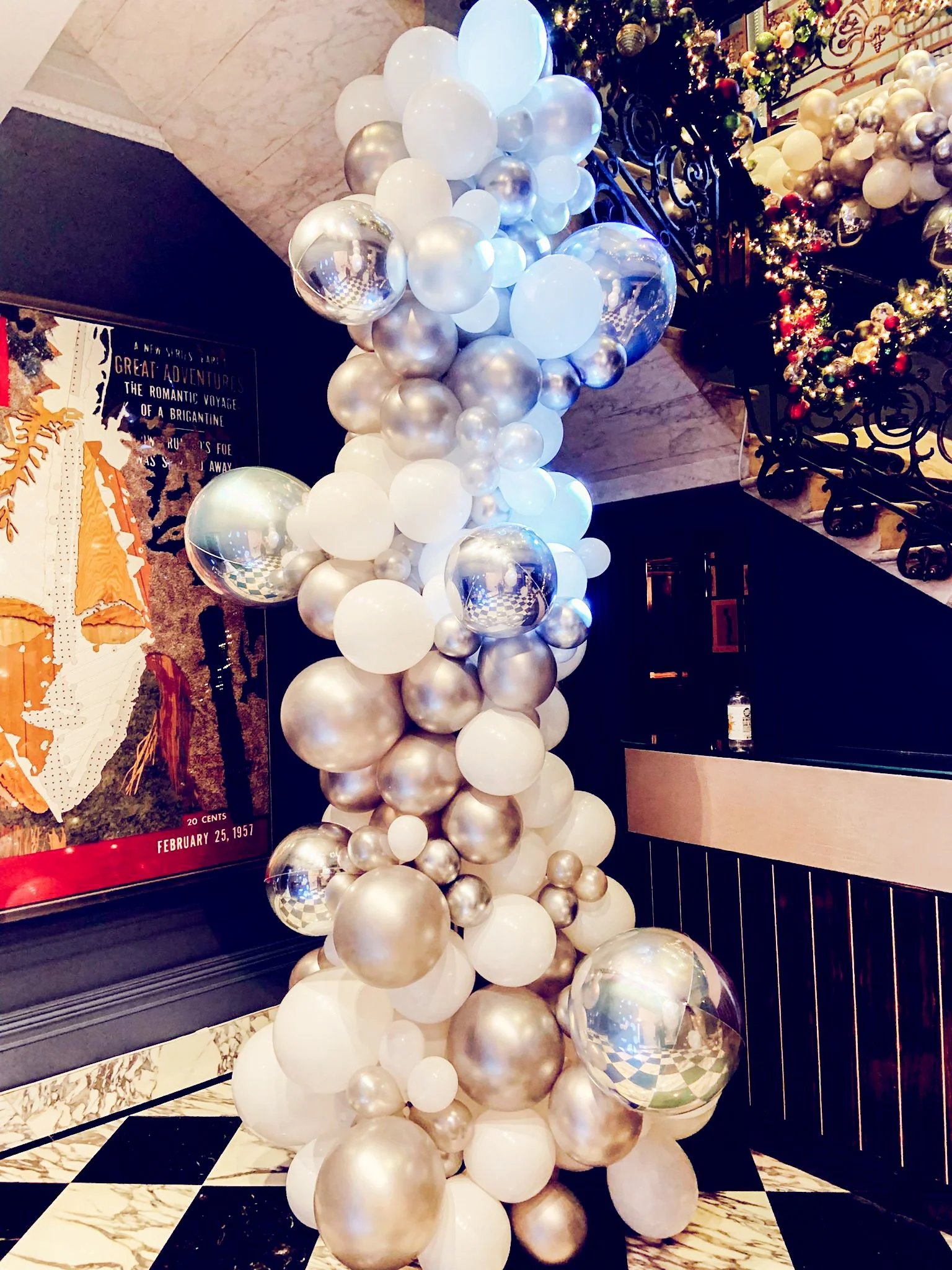 The Arts Club NYE 2021 - Staircase (8).jpg