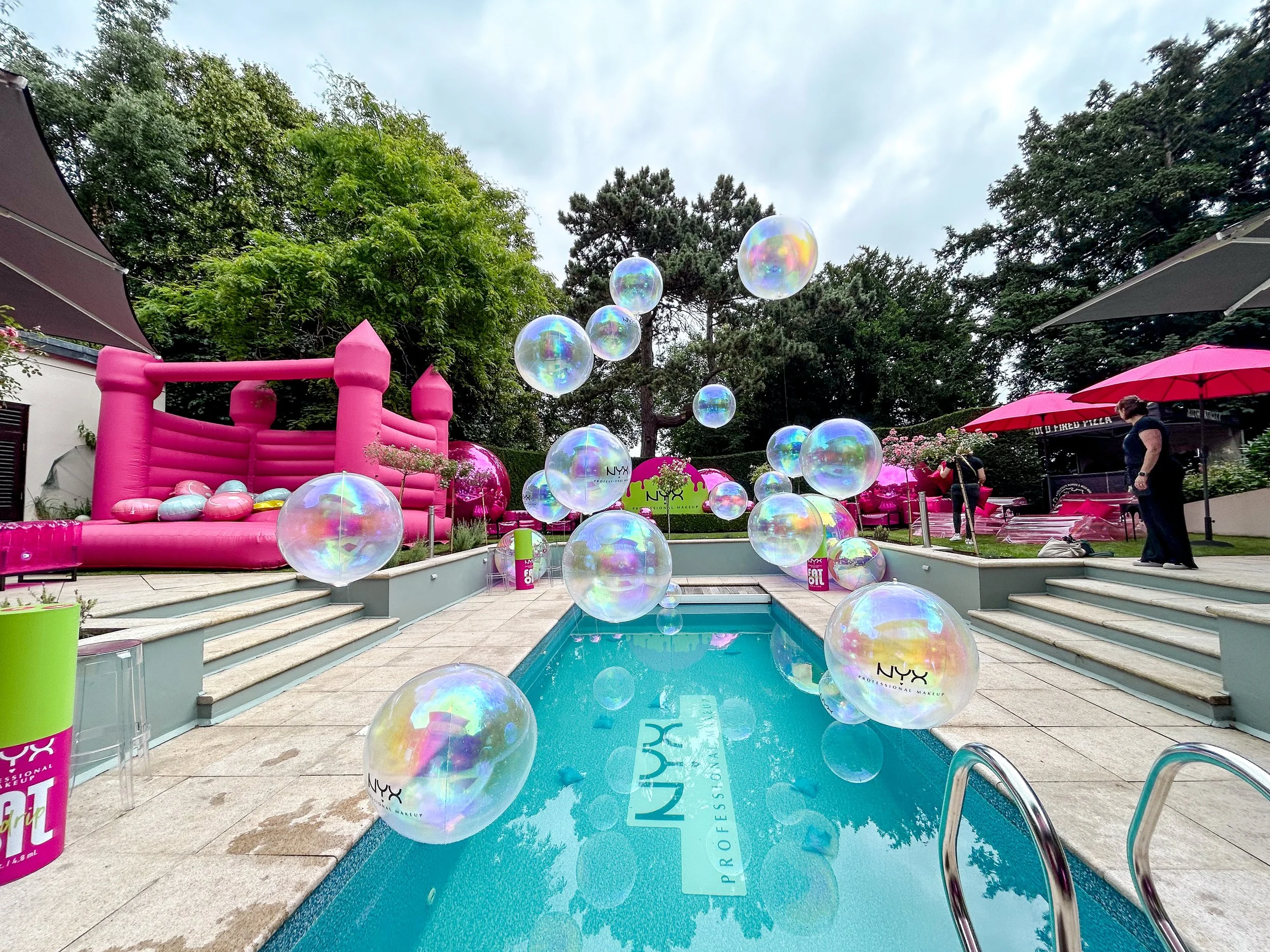 NYX event fat lip oil - spheres & pool installation