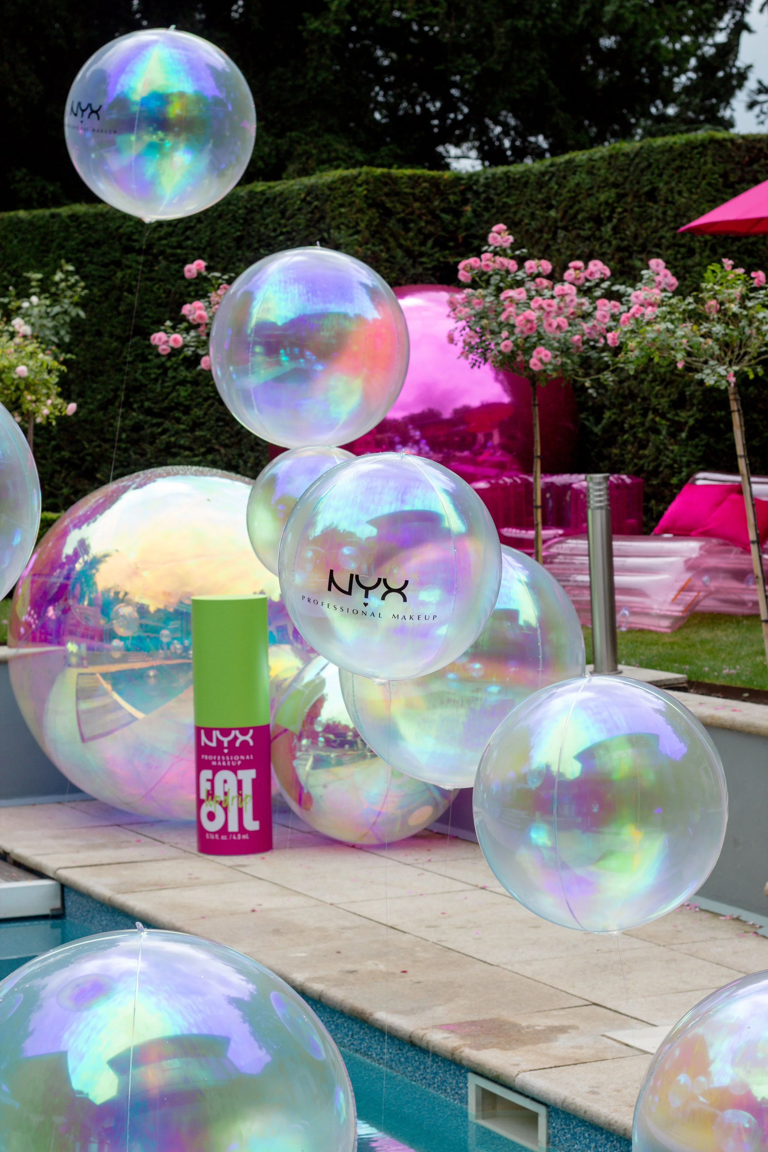 NYX event fat lip oil - spheres & pool installation