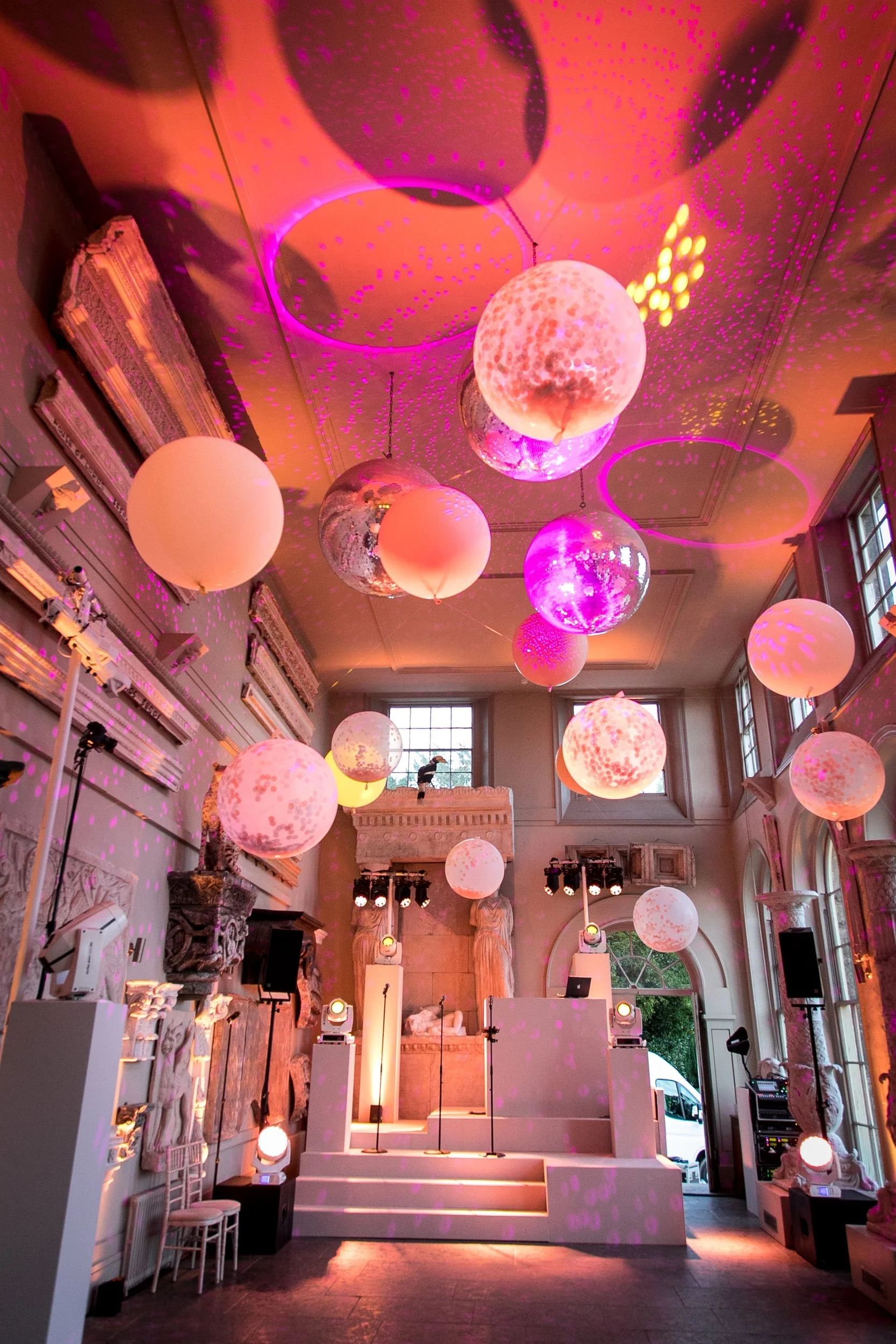 Bubblegum Balloons at Aynhoe Park, Chiko Photography 3 - Large.jpg