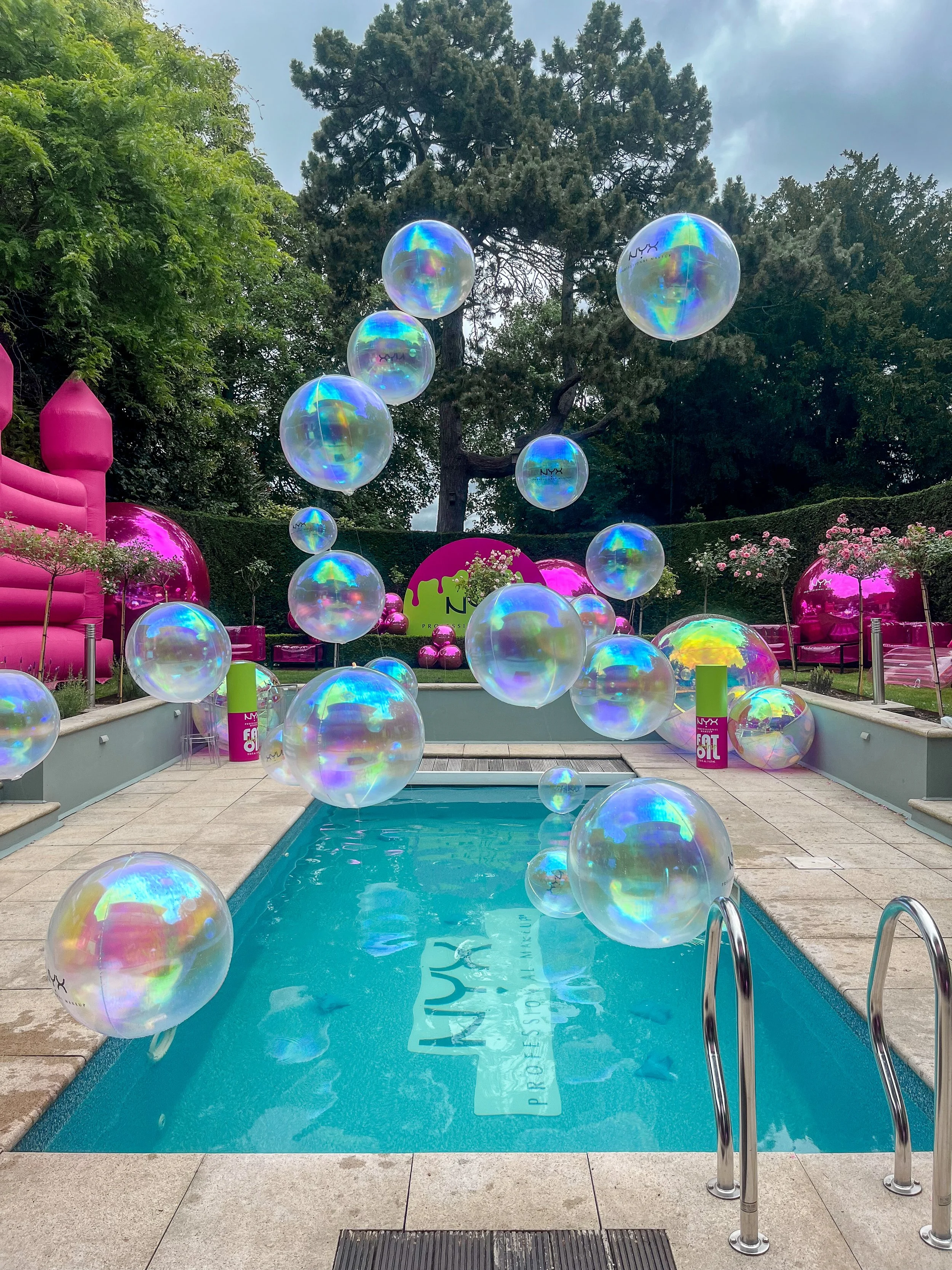 NYX event fat lip oil - spheres & pool installation