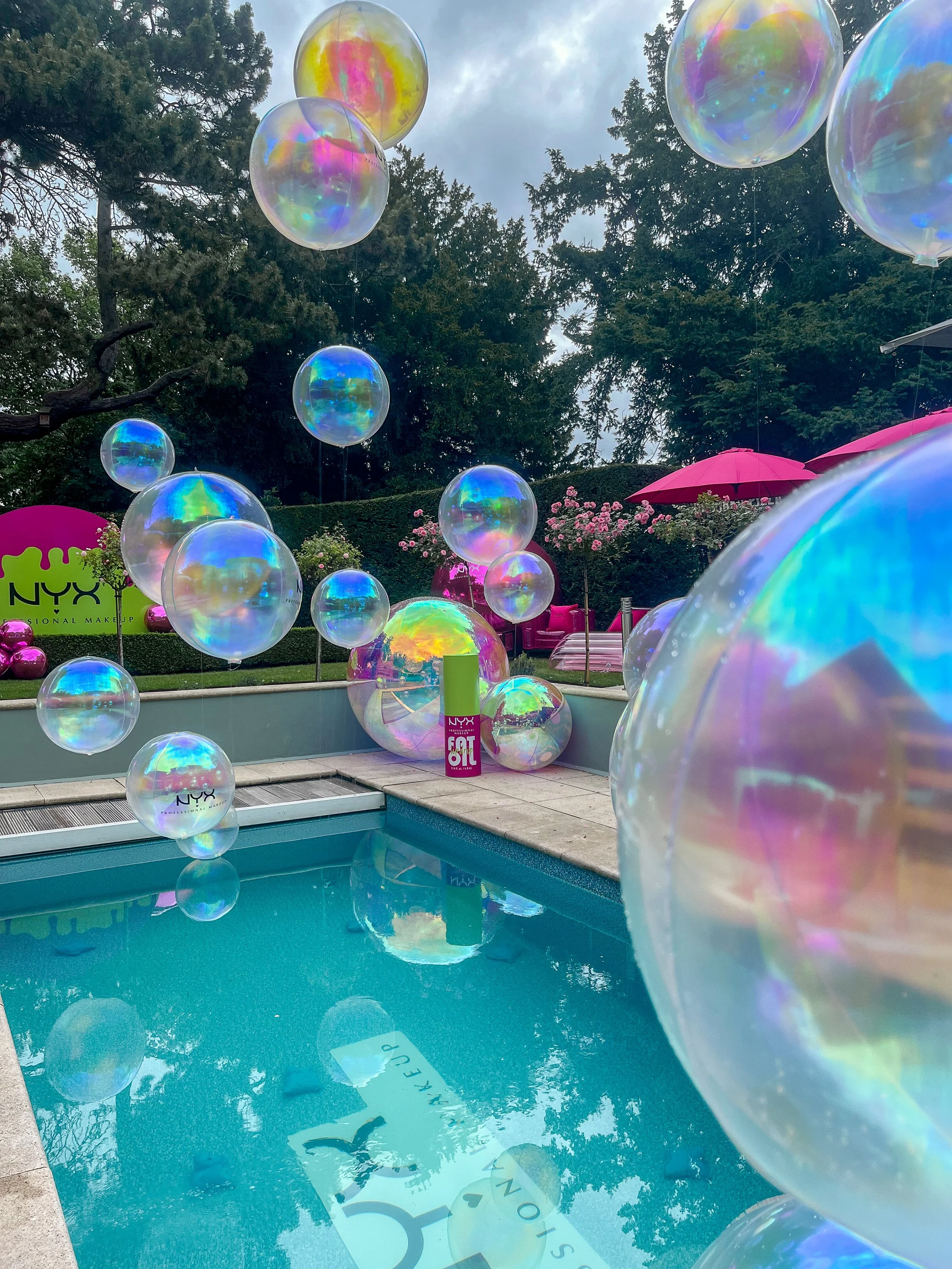 NYX event fat lip oil - spheres & pool installation