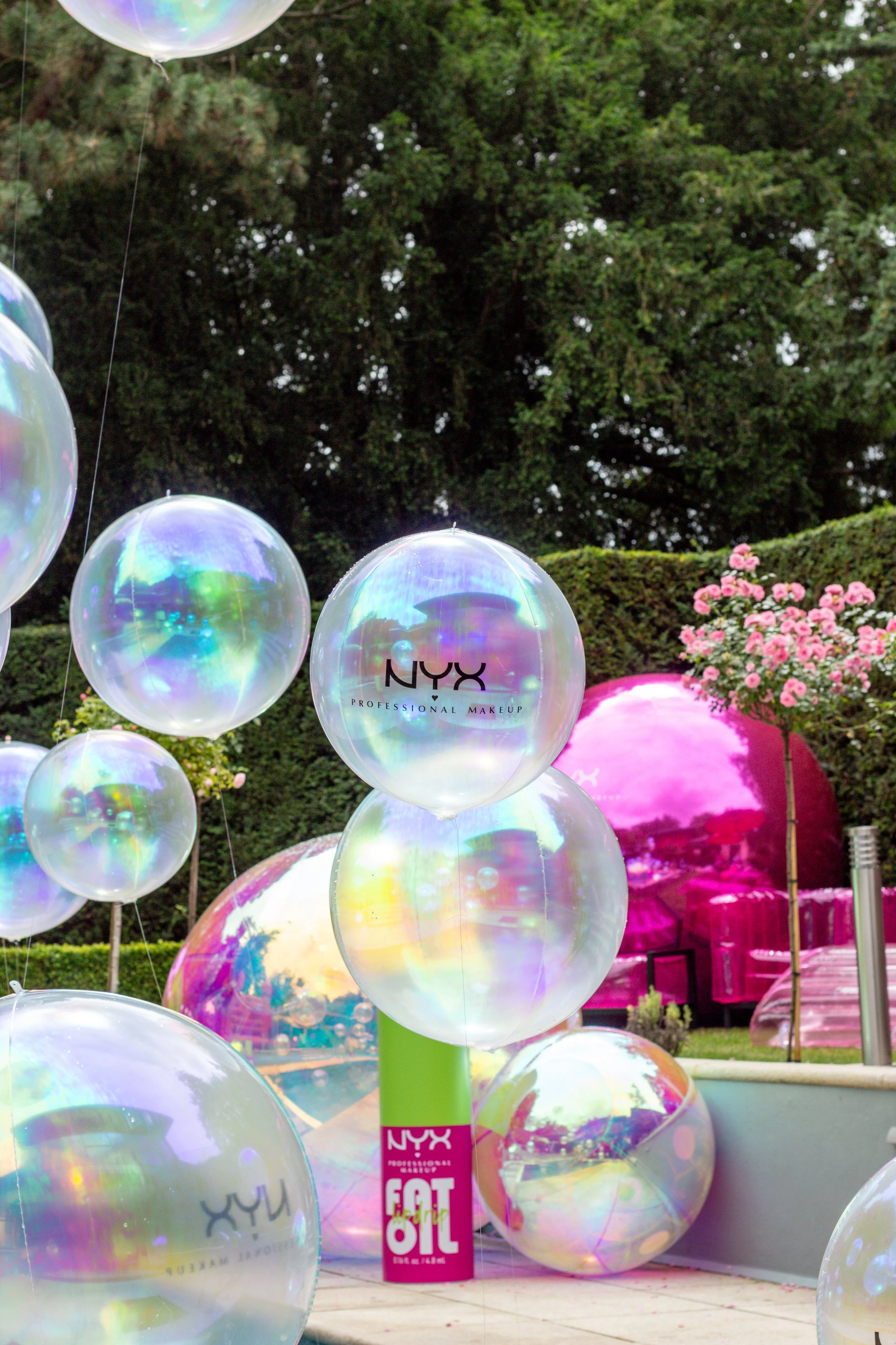NYX event fat lip oil - spheres & pool installation