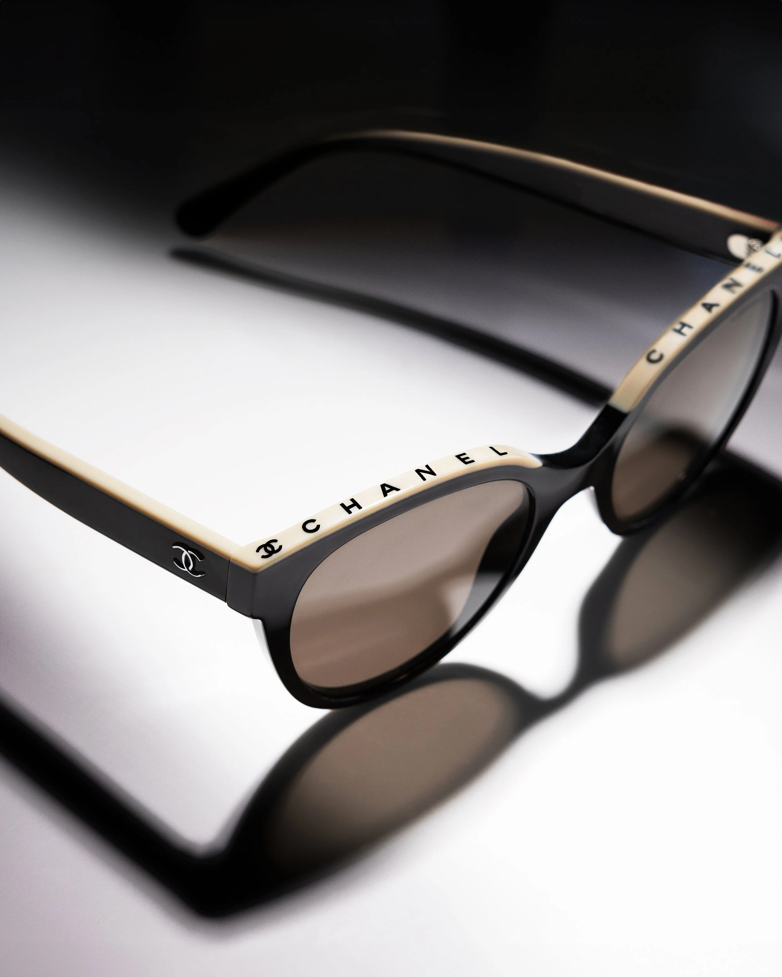 Lizzy Clough is a Commercial Photographer & Retoucher specialising in products, beauty, fragrance, food and drink. This image features Chanel sunglasses