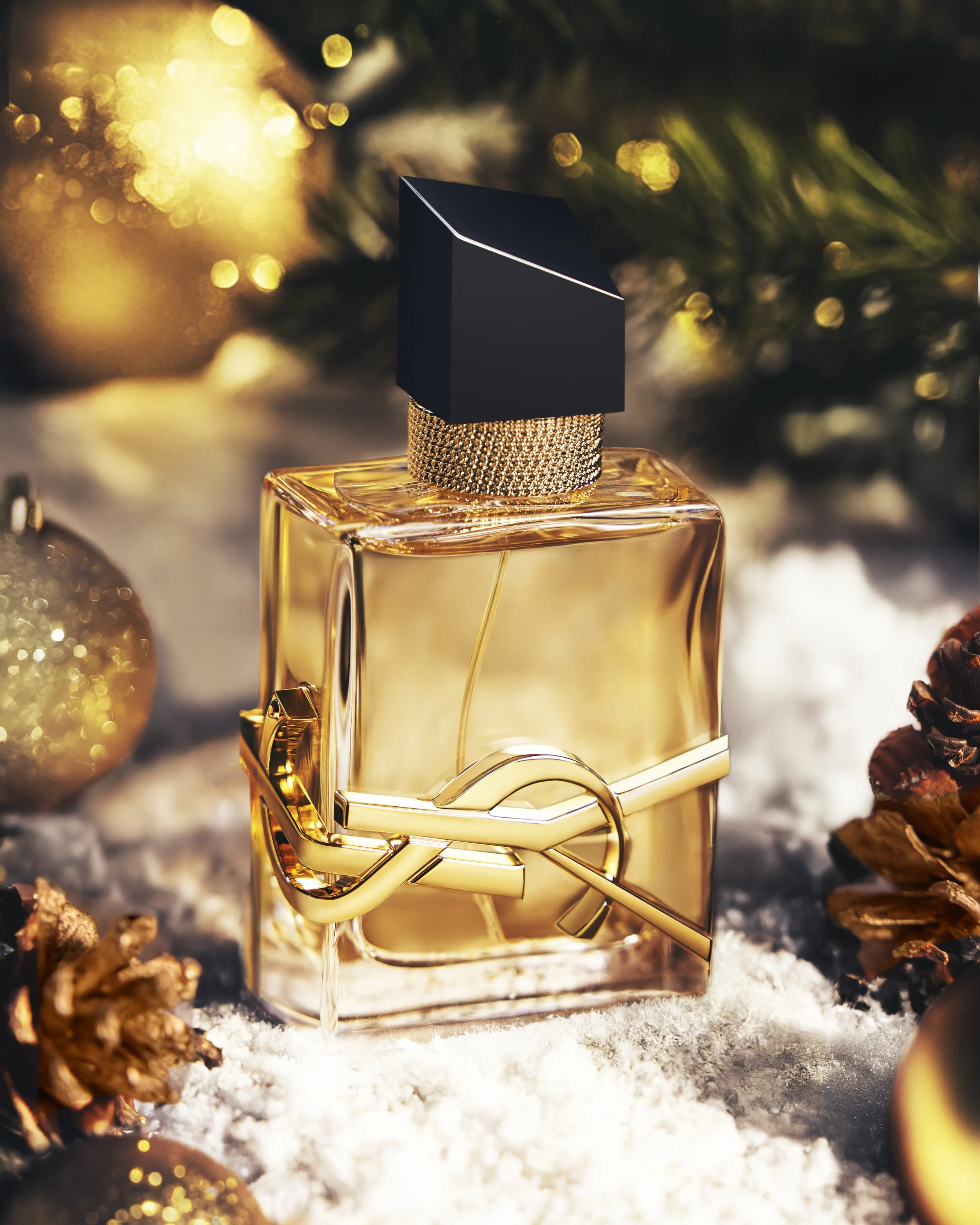 Lizzy Clough is a Commercial Photographer & Retoucher specialising in products, beauty, fragrance, food and drink. This image features YSL libre perfume, christmas, snow, baubles