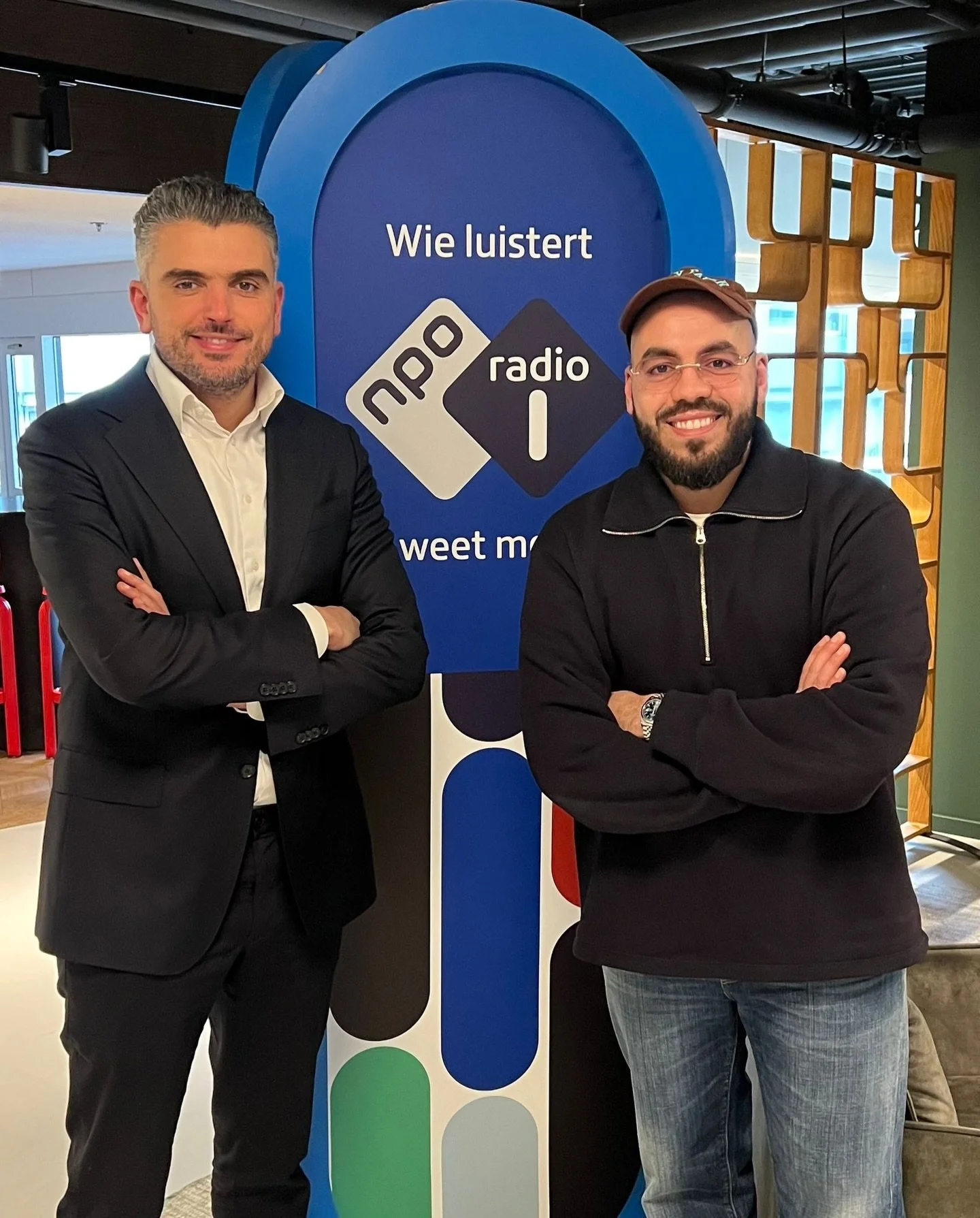 Samen met generatiegenoot @redouanaitouarg sprak ik op @nporadio1 over opgroeien in Amsterdam, eerste baantjes en schoenen kopen bij Shoebaloo.
Over de kansen die in onze stad lijken af te nemen, wat we daaraan kunnen doen en hoe we er in Amsterdam w