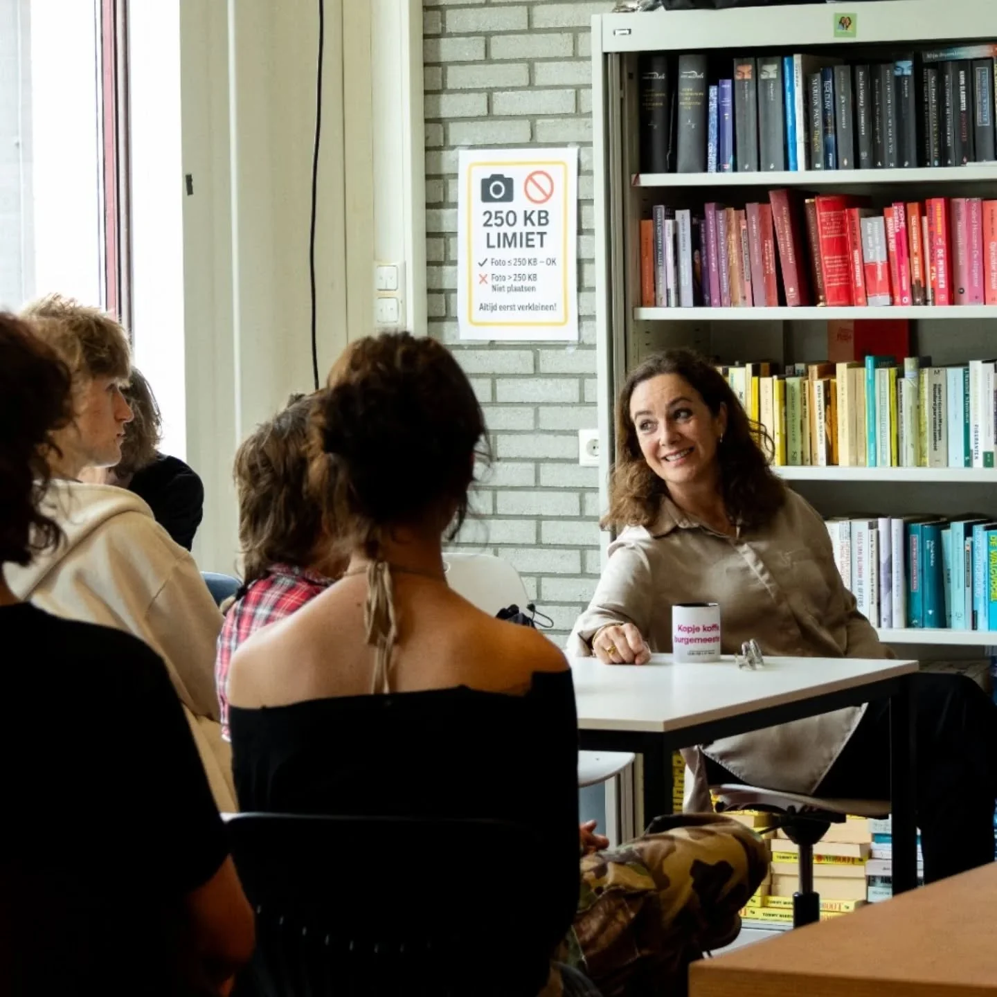 Lesgeven op het @mediacollege met burgemeester Femke Halsema.

Onze stad draait op mbo&rsquo;ers. In de media, zorg, techniek, horeca, veiligheid en bouw. Zonder mbo&rsquo;ers staat Amsterdam stil.

De afgelopen jaren trok ik langs de Amsterdamse mbo