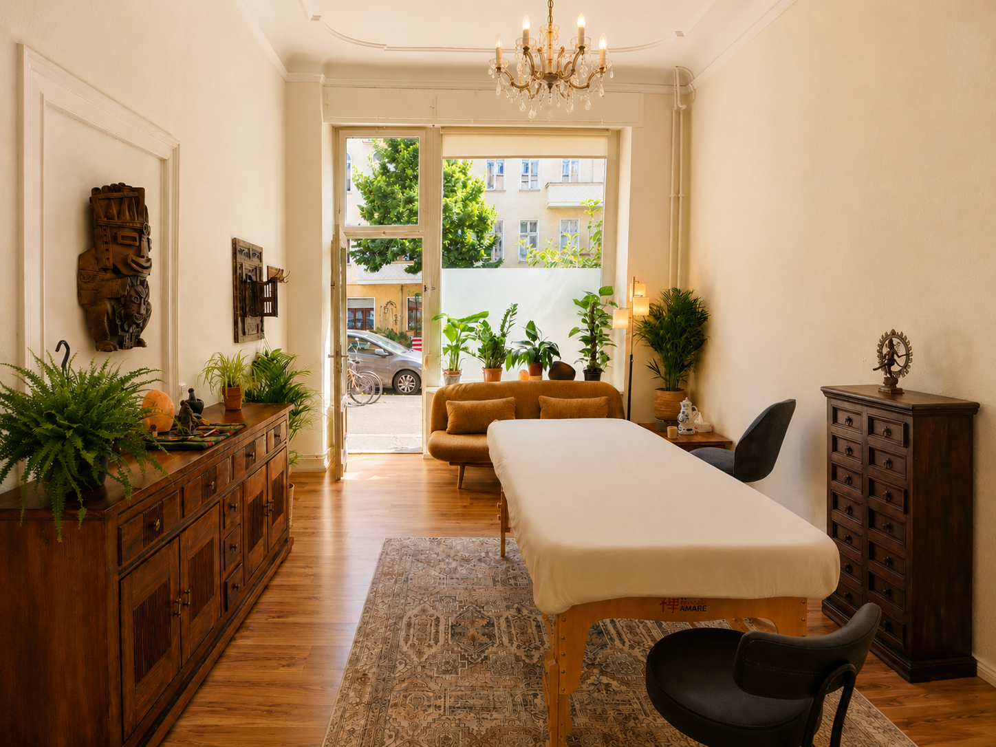 Warm treatment room for somatic therapy and bodywork at Satori Institute in Berlin Friedrichshain.