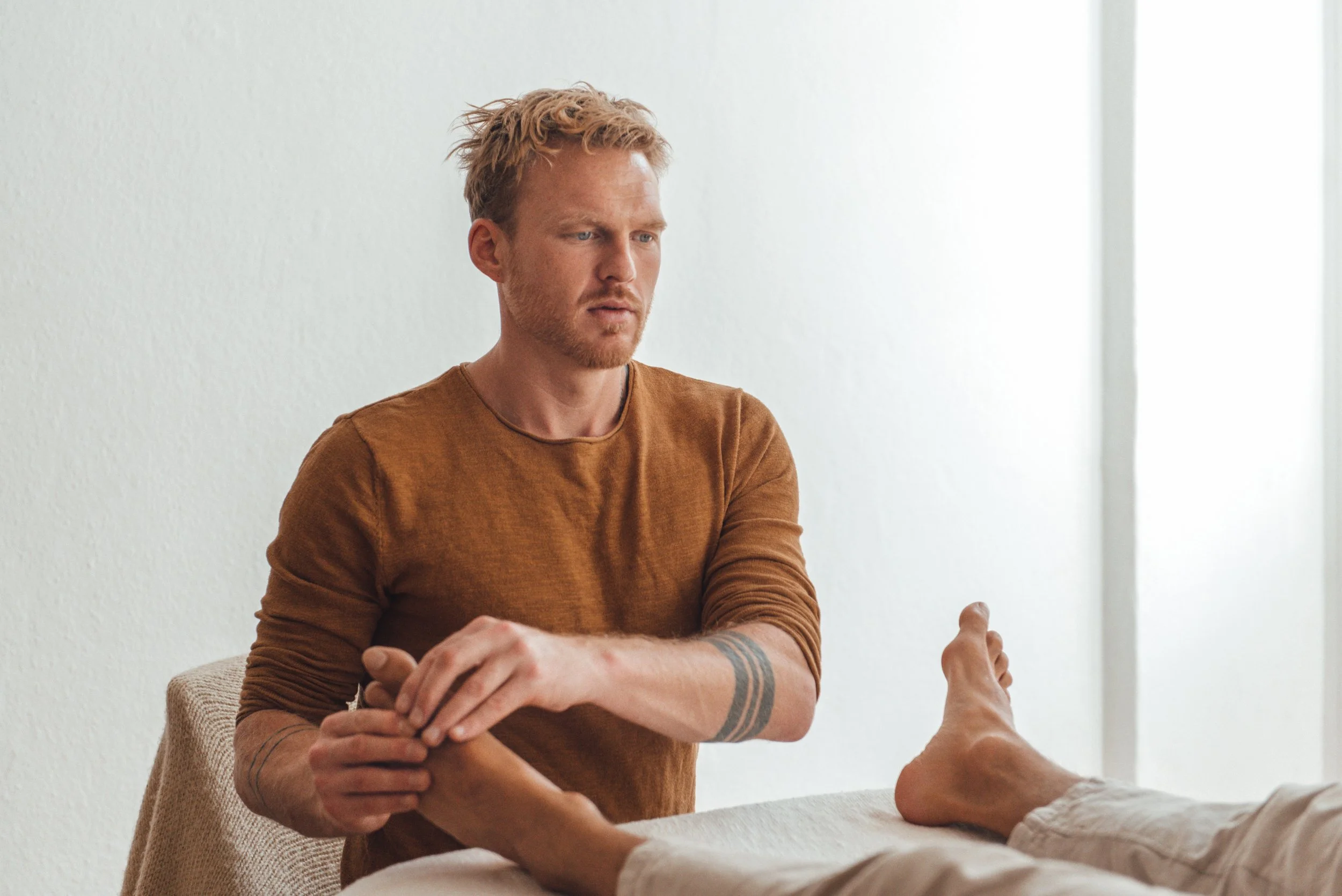 André Laubner providing somatic bodywork in Berlin supporting nervous system regulation and trauma integration